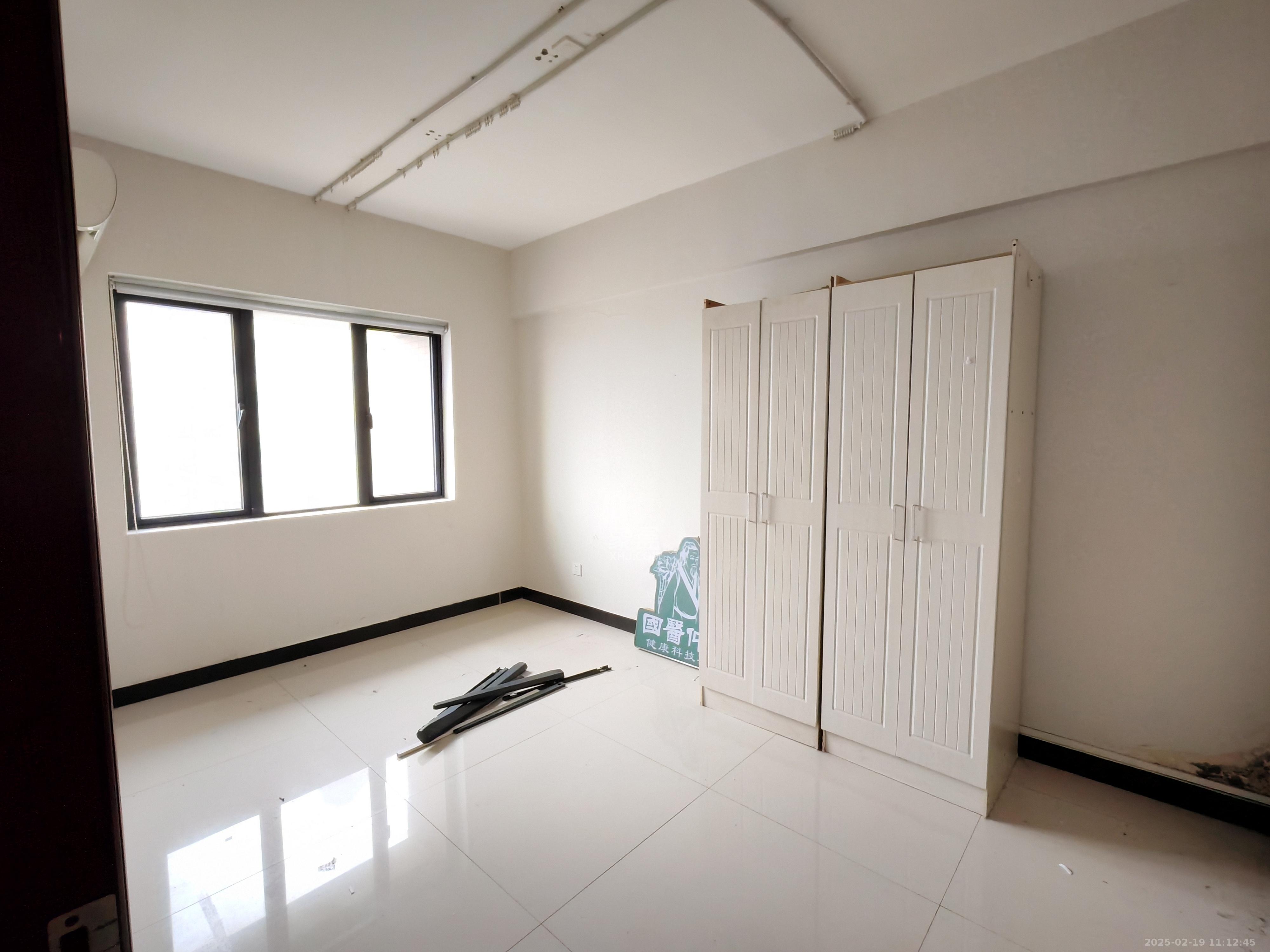 锦泰东环国际 1室2厅1卫 2000.0元/月 锦泰东环国际 1室2厅1卫 2000.0元/月室内图