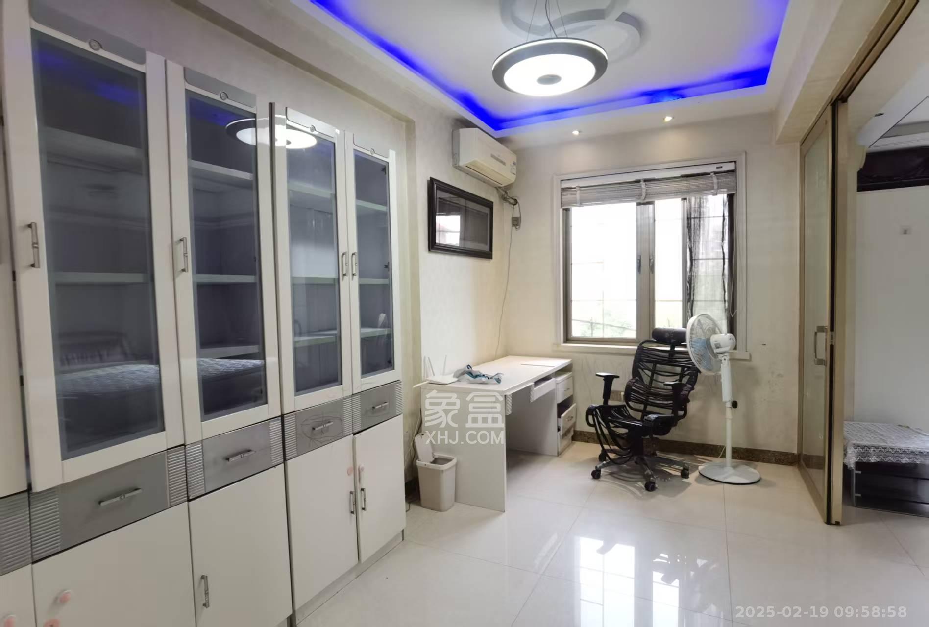 长沙玫瑰园 4室2厅2卫 2300.0元/月 长沙玫瑰园 4室2厅2卫 2300.0元/月室内图