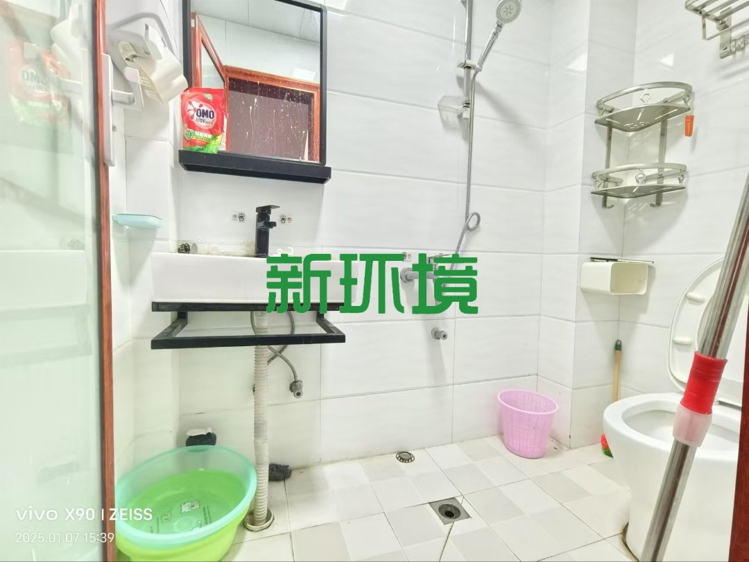 广茂园一期  4室2厅3卫   89.80万客厅