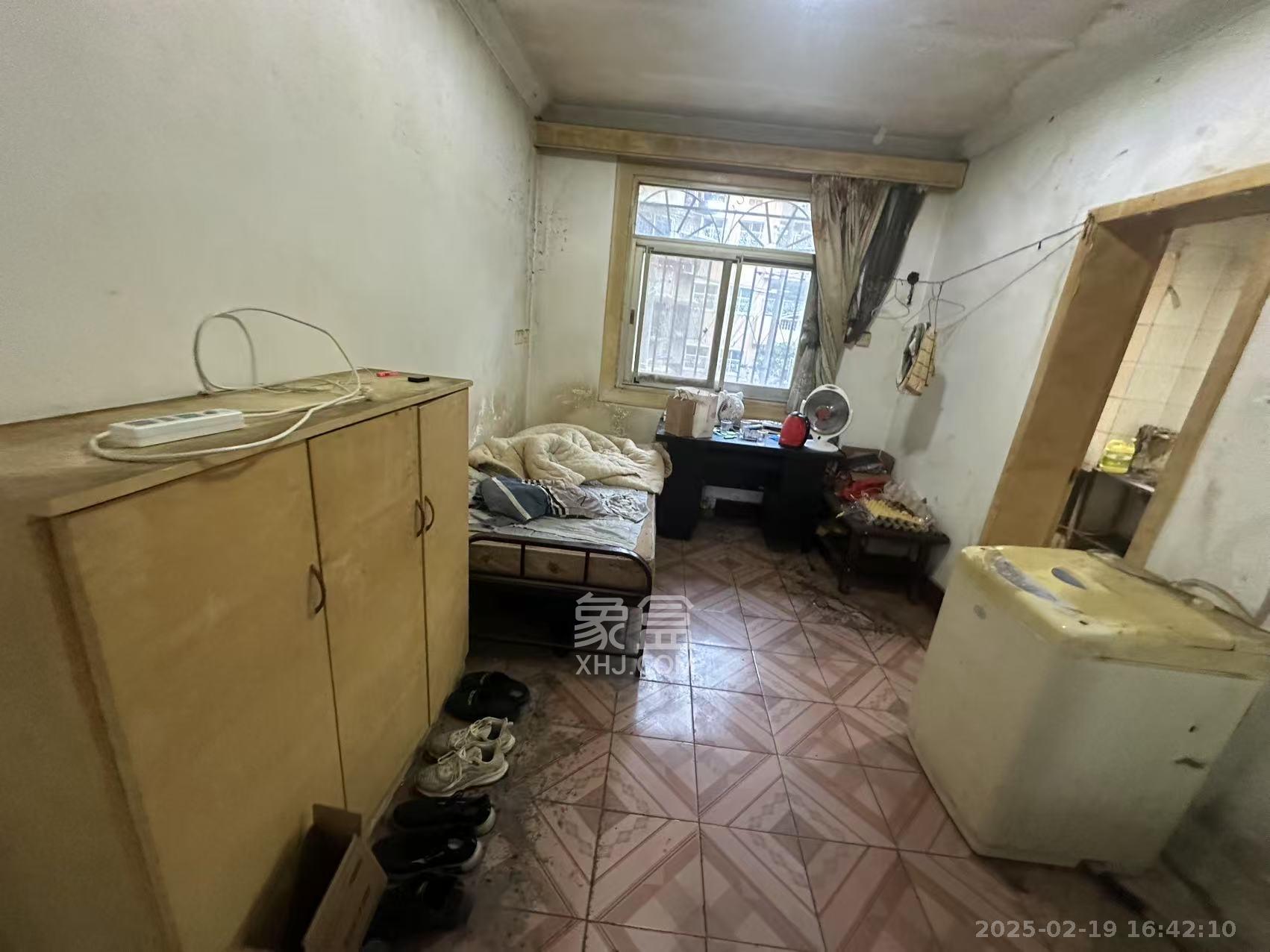 桐荫里社区 2室1厅1卫 1600.0元/月 桐荫里社区 2室1厅1卫 1600.0元/月室内图