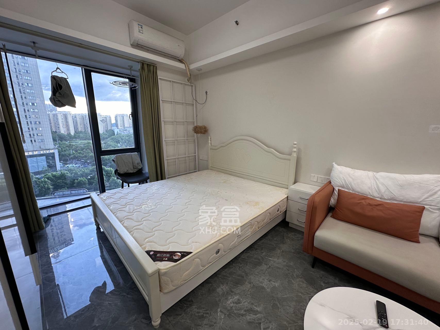 万润时光里  1室1厅1卫    2000.0元/月 万润时光里  1室1厅1卫    2000.0元/月室内图