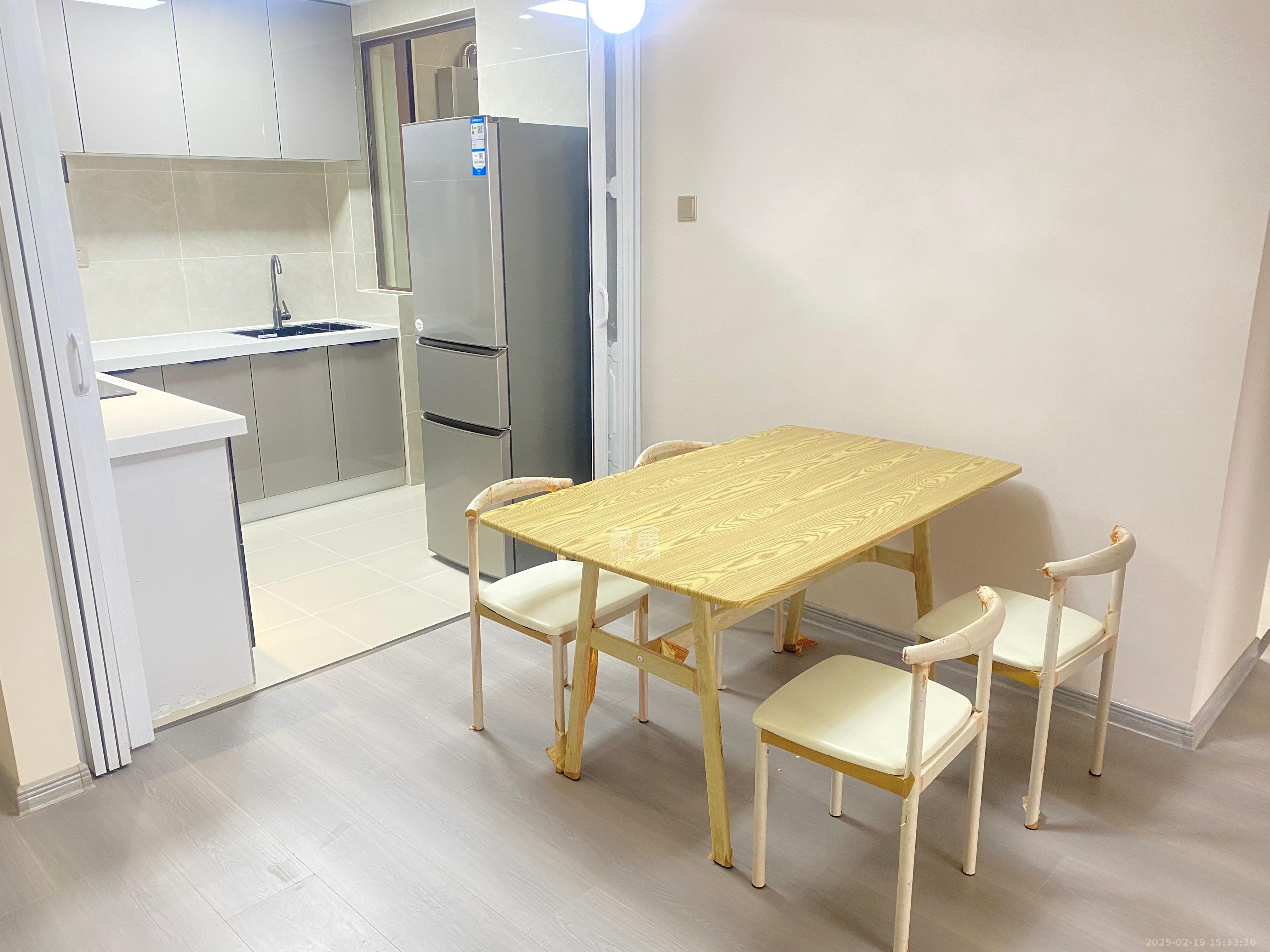 华润橡树湾  3室2厅1卫   2400.00元/月室内图