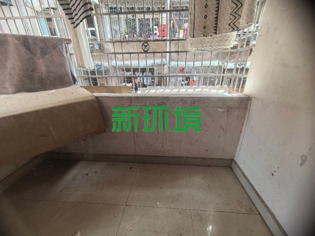 中房公司  3室2厅1卫   40.80万客厅