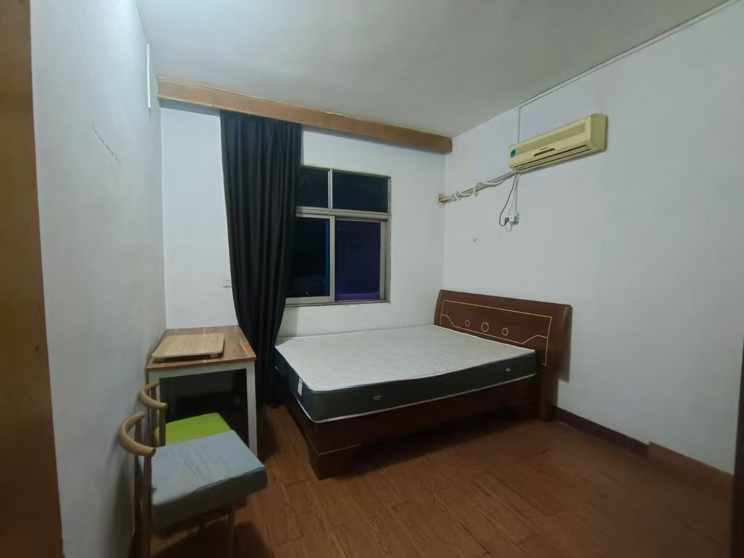 一小家属楼 2室1厅1卫 25.8万 一小家属楼 2室1厅1卫 25.8万客厅