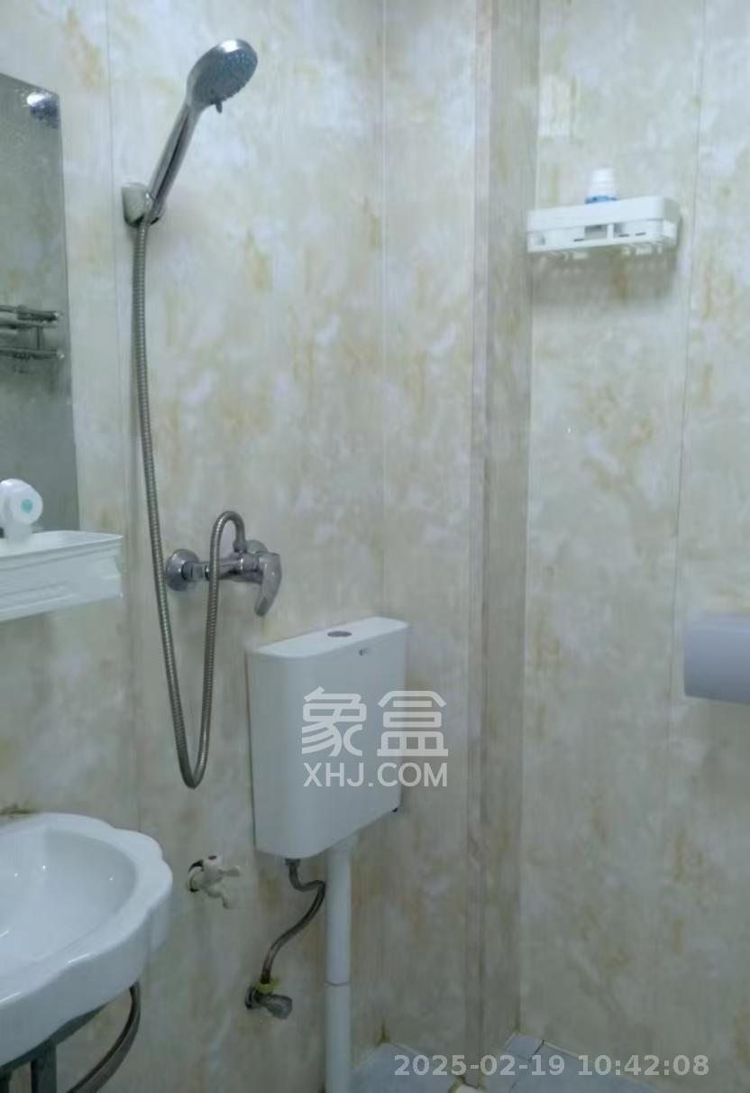 黄鹤小区4片 1室0厅0卫 1350.0元/月 黄鹤小区4片 1室0厅0卫 1350.0元/月室内图