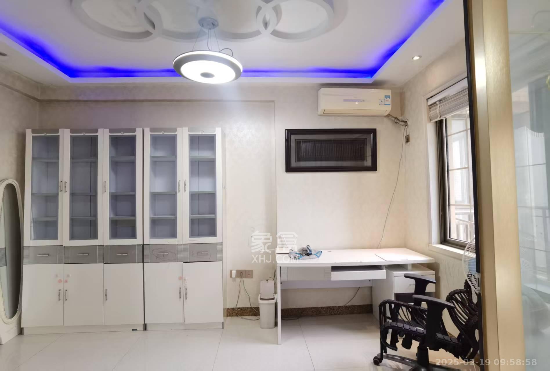 长沙玫瑰园 4室2厅2卫 2300.0元/月 长沙玫瑰园 4室2厅2卫 2300.0元/月室内图