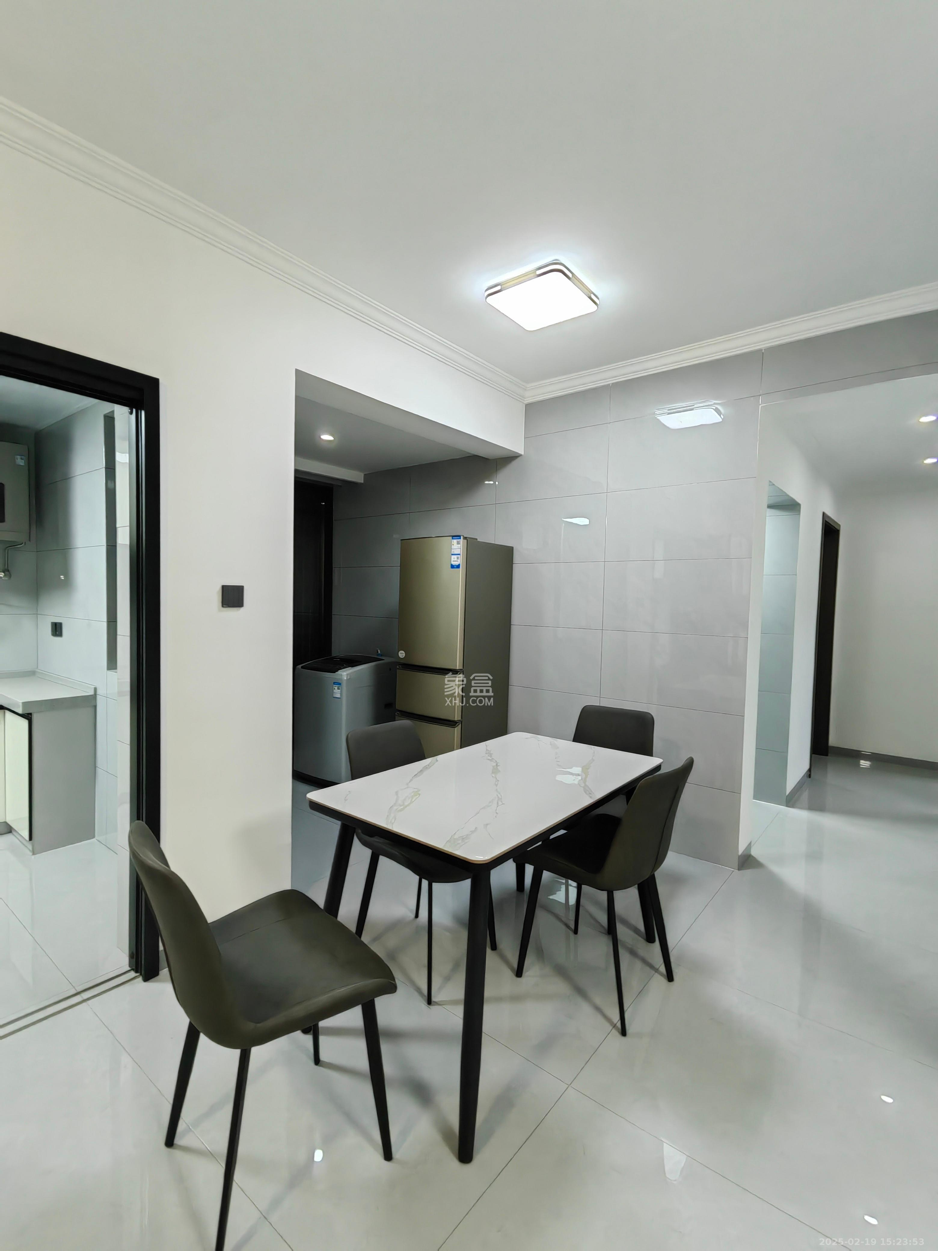 惟智园安置小区 5室2厅2卫 2800.0元/月 惟智园安置小区 5室2厅2卫 2800.0元/月室内图