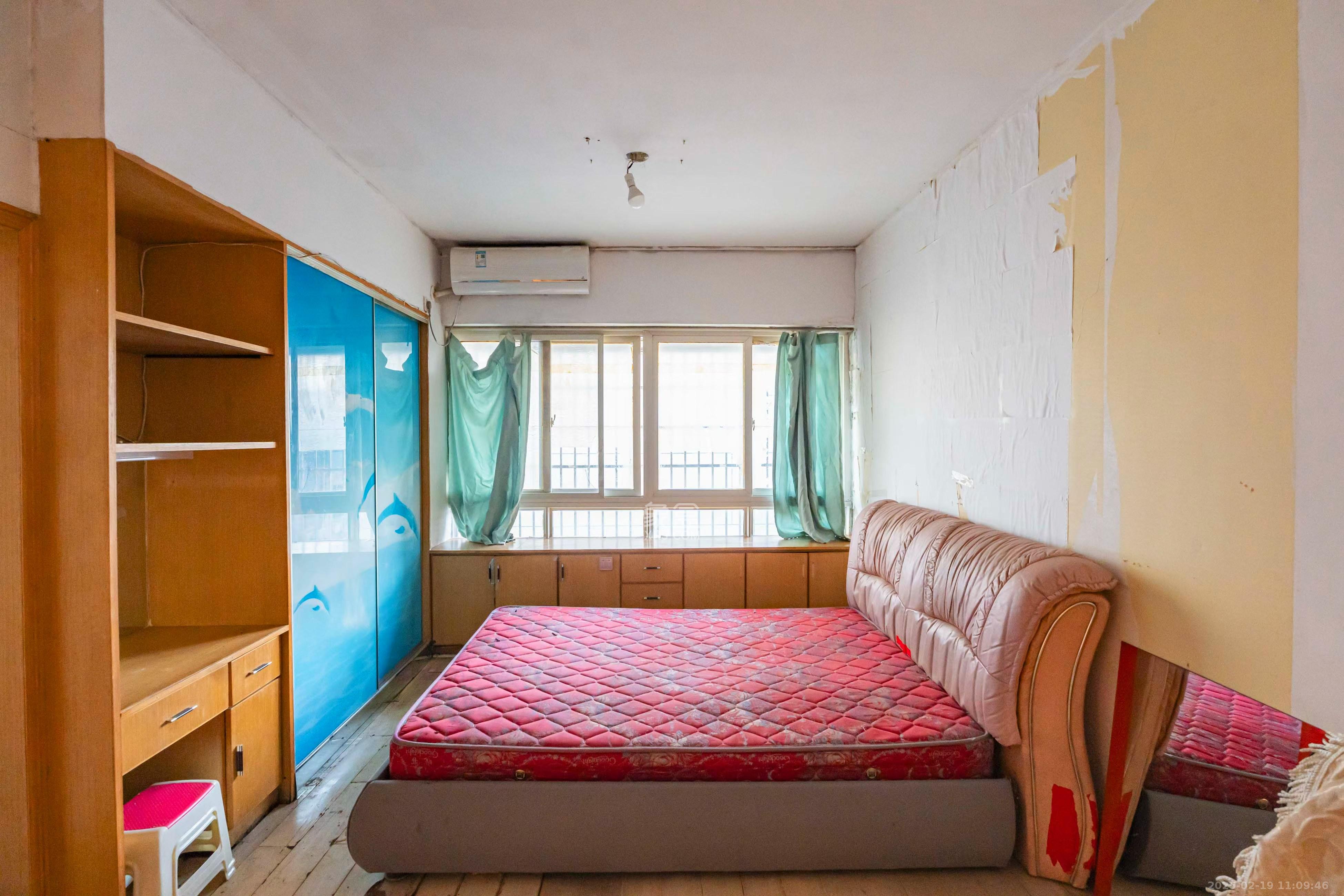 伍家岭生活广场  1室1厅1卫    1400.0元/月 伍家岭生活广场  1室1厅1卫    1400.0元/月室内图