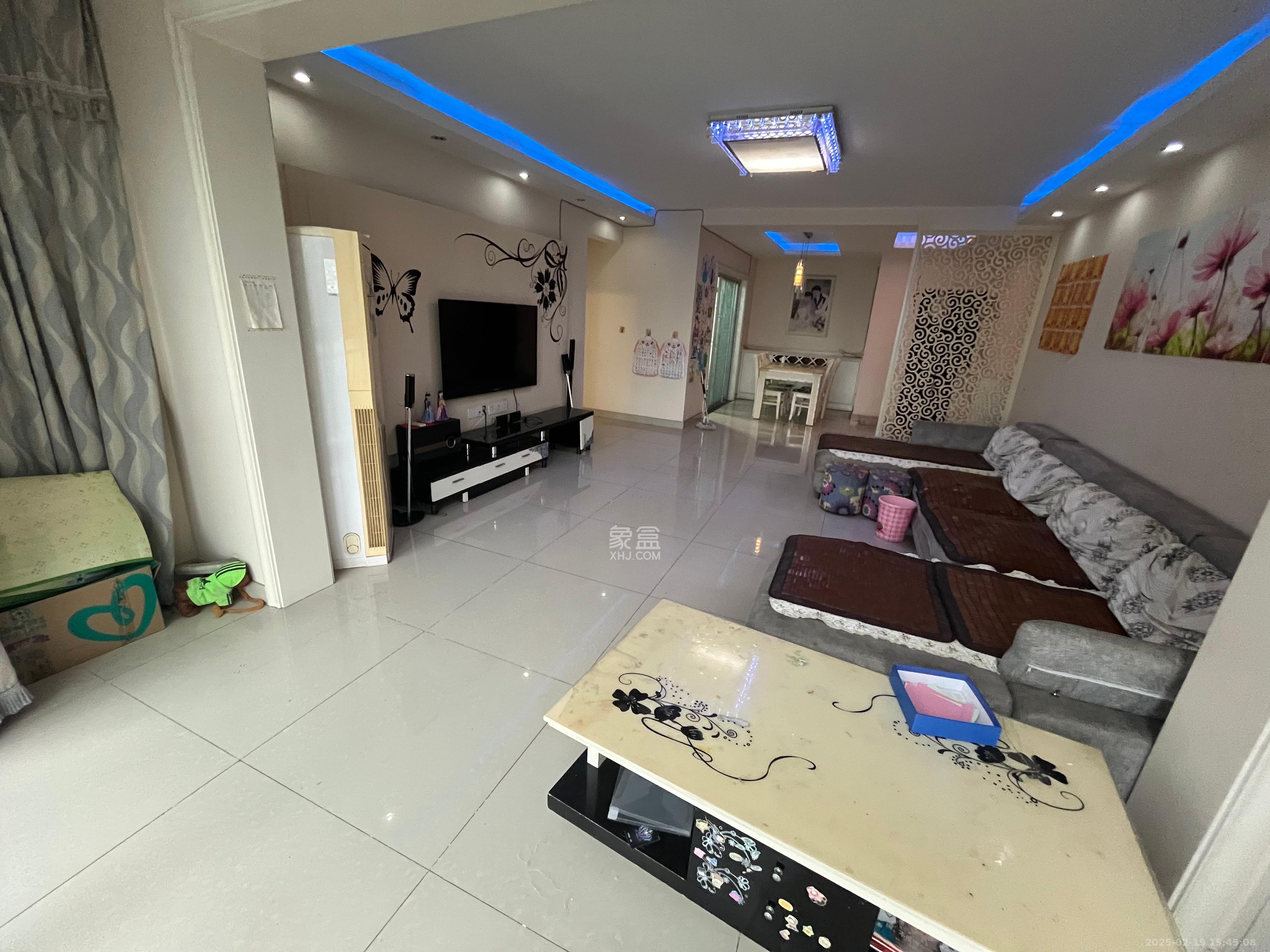 香河公寓 3室2厅2卫 2600.0元/月 香河公寓 3室2厅2卫 2600.0元/月室内图