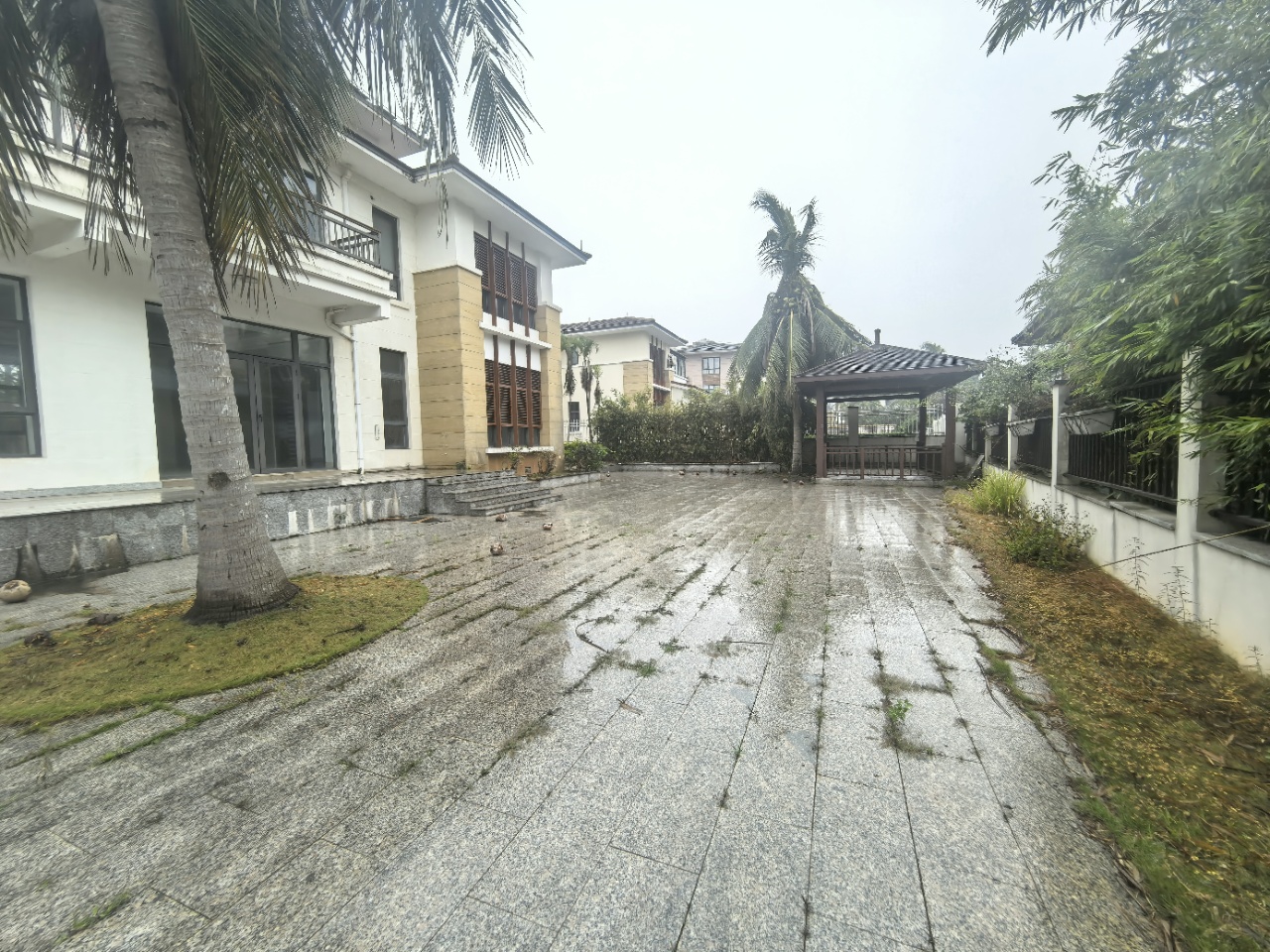 大华西海岸温泉别墅  6室3厅3卫   18000.00元/月小区图