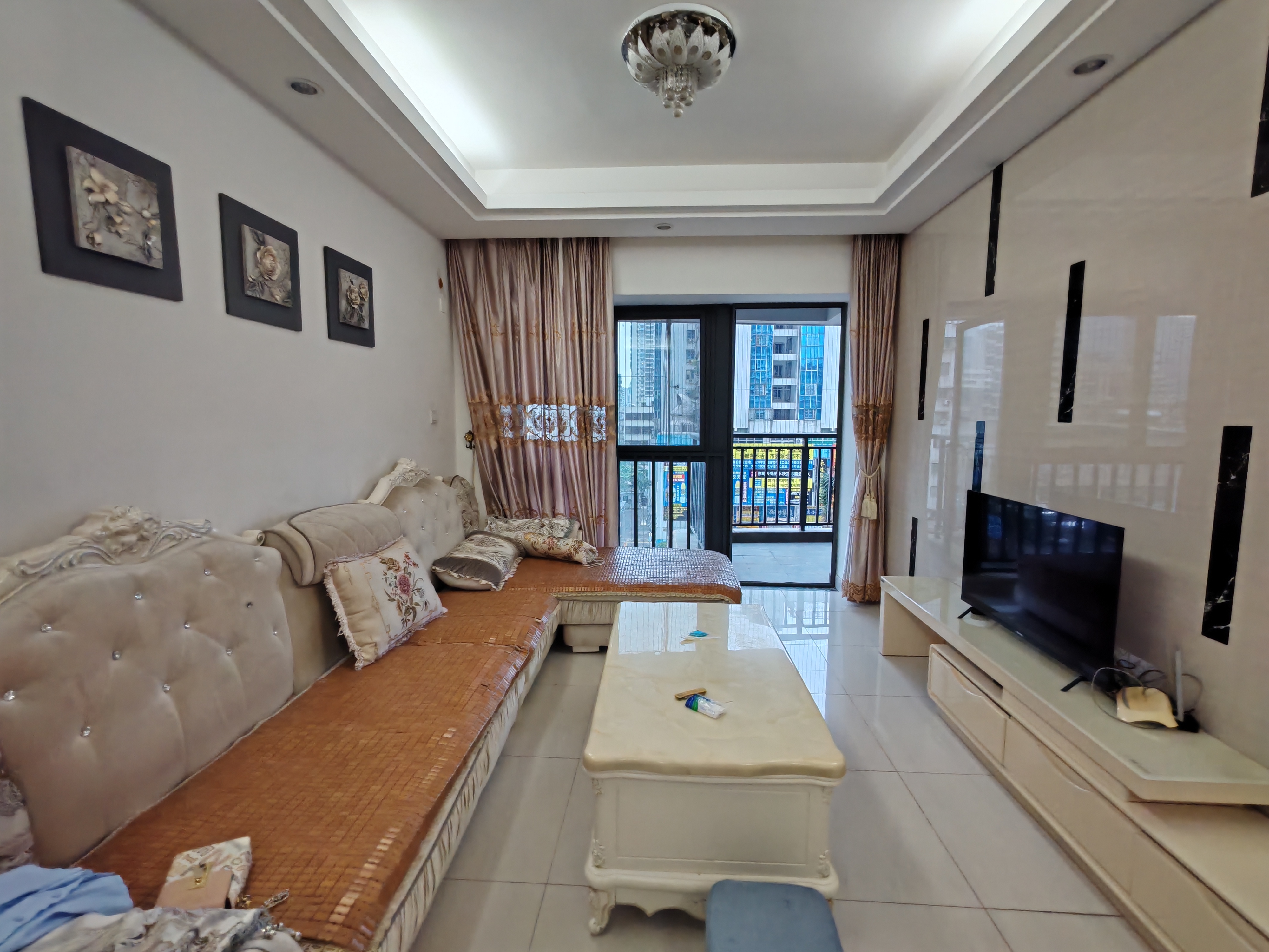 椰岛广场  2室1厅1卫    156.0万 椰岛广场  2室1厅1卫    156.0万客厅