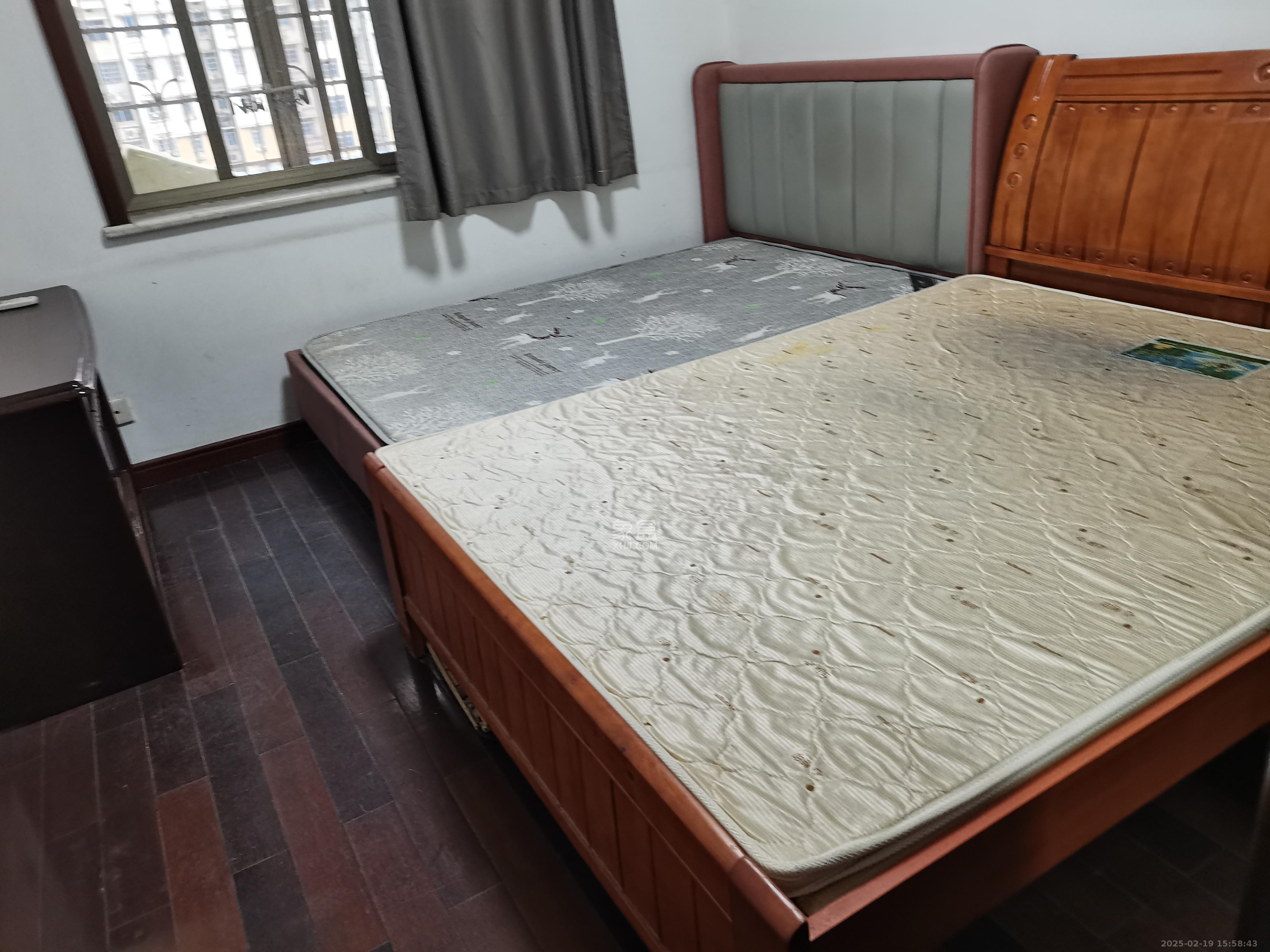 银杏家园(望城坡老虎岭天顶信用社宿舍) 4室2厅2卫 2000.0元/月 银杏家园(望城坡老虎岭天顶信用社宿舍) 4室2厅2卫 2000.0元/月室内图