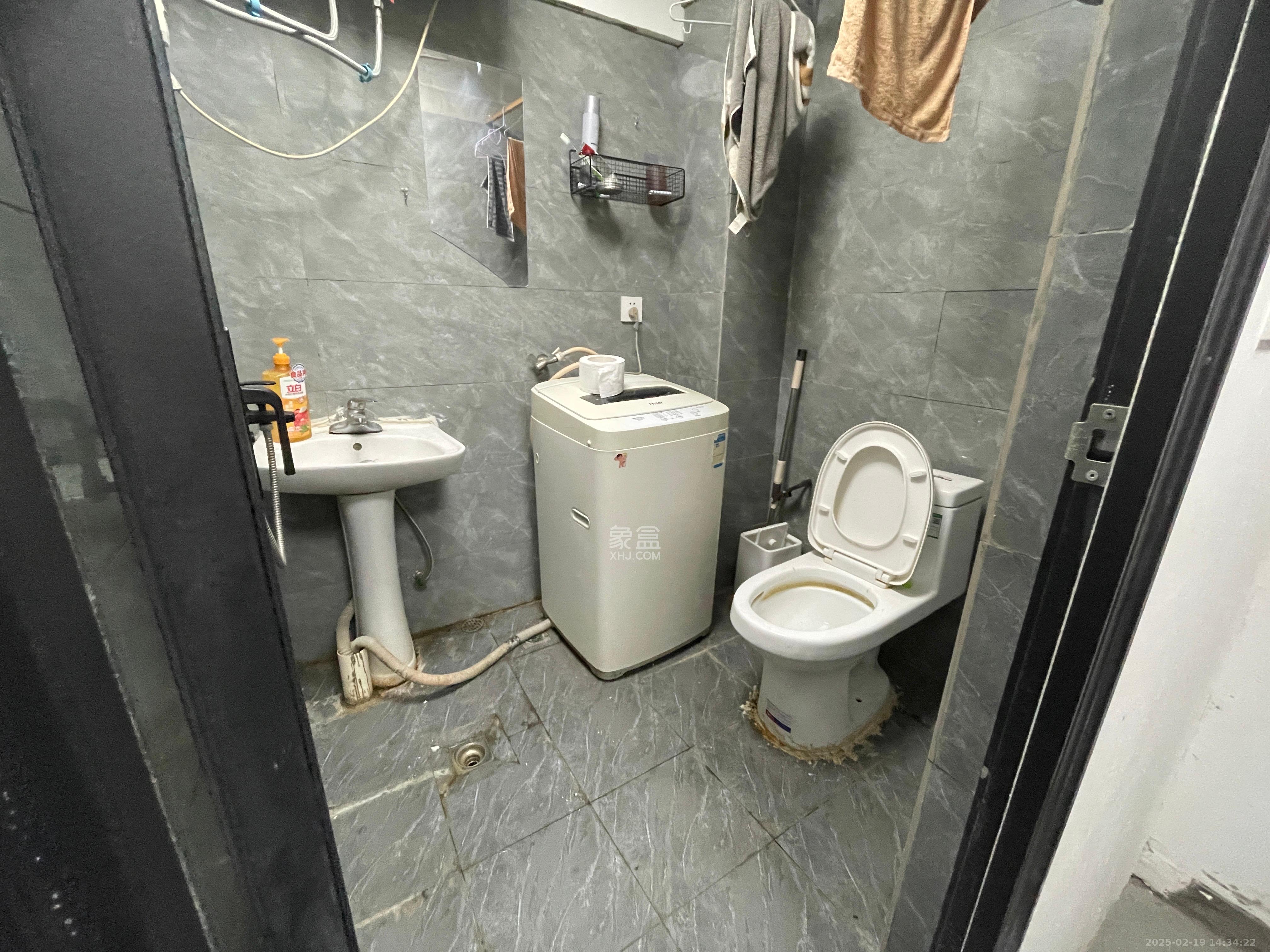 金港湾 1室1厅1卫 1300.0元/月 金港湾 1室1厅1卫 1300.0元/月室内图