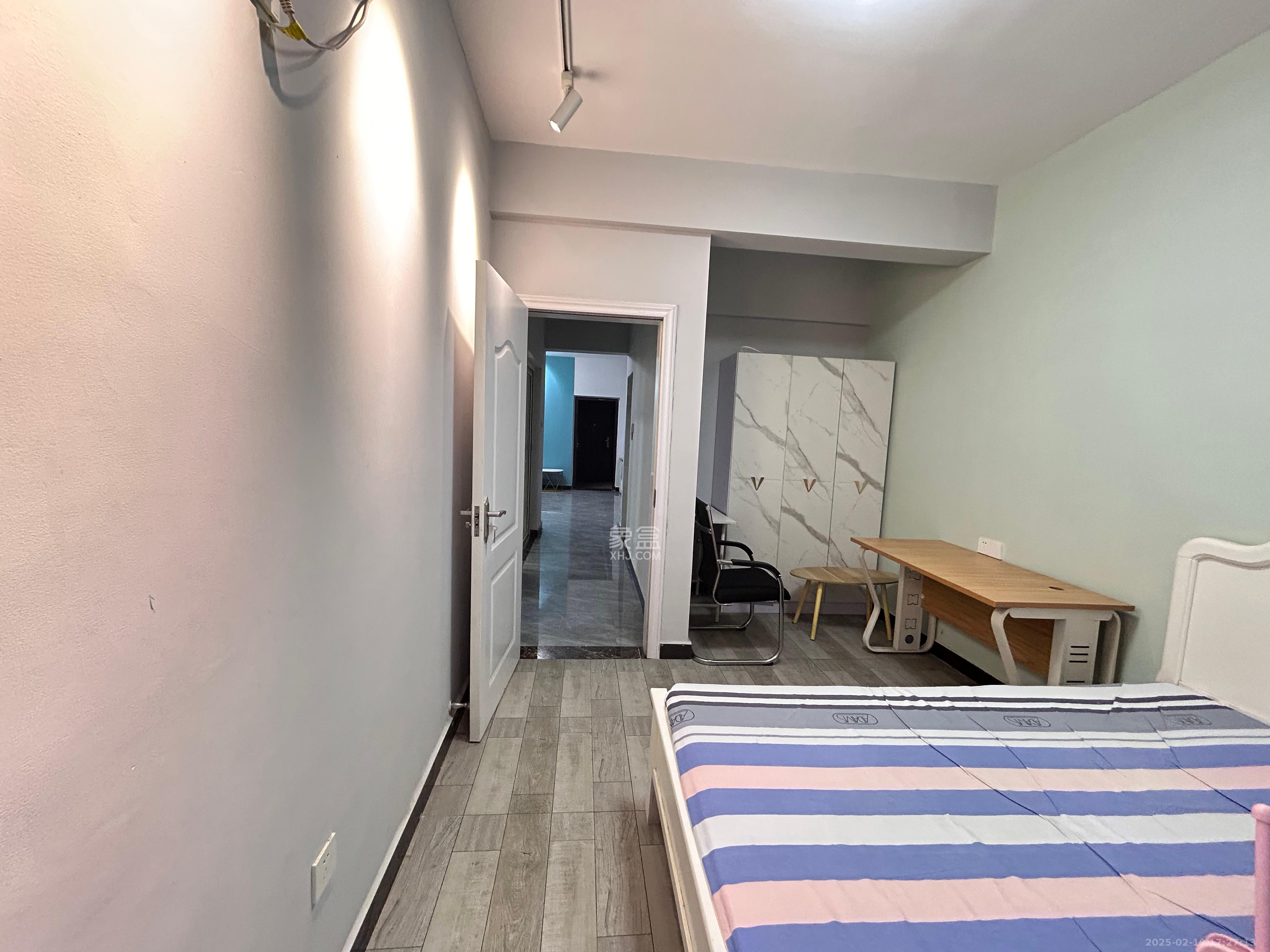 山水湾  3室2厅1卫   2100.00元/月室内图