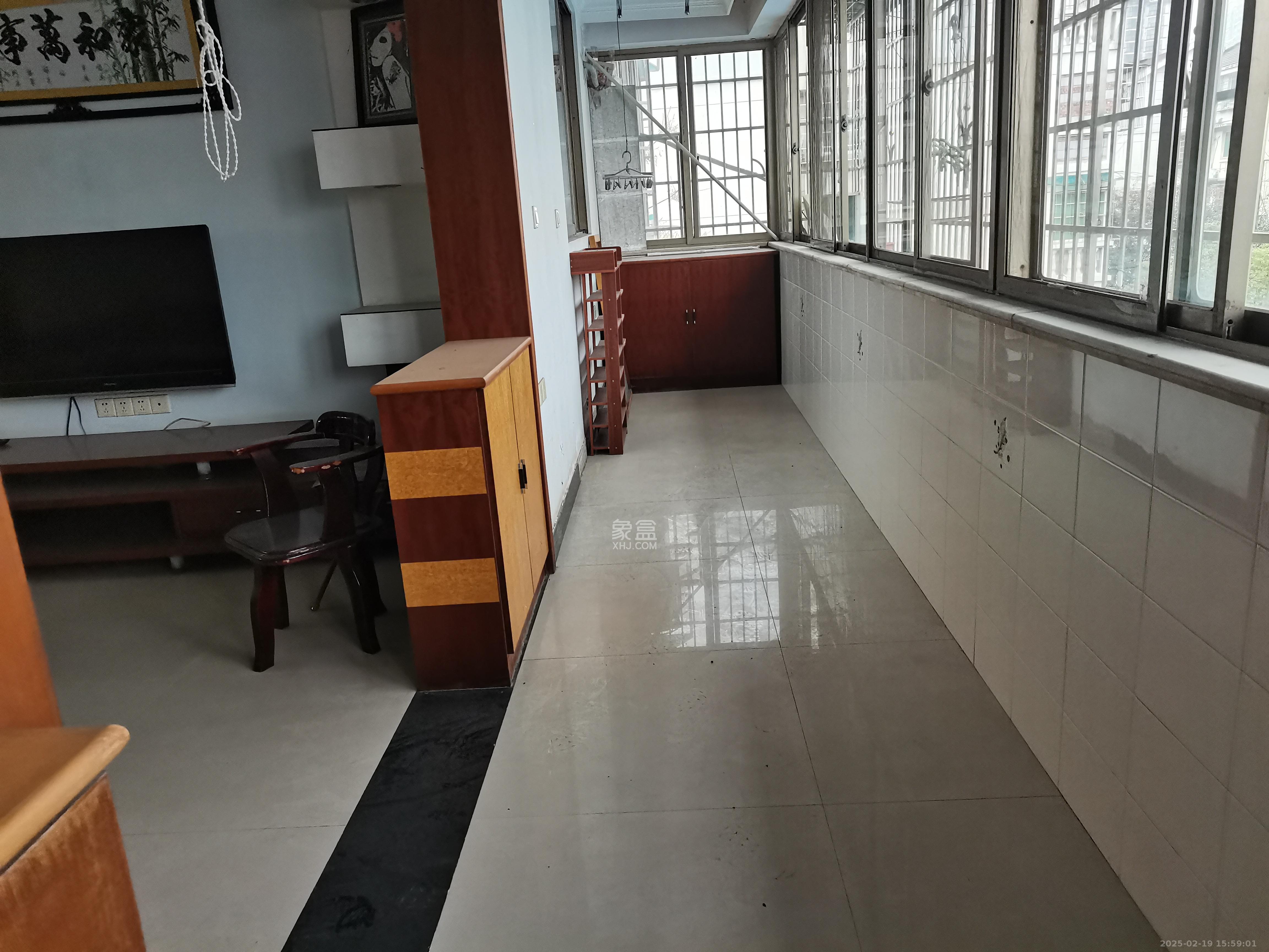 银杏家园(望城坡老虎岭天顶信用社宿舍) 4室2厅2卫 2000.0元/月 银杏家园(望城坡老虎岭天顶信用社宿舍) 4室2厅2卫 2000.0元/月室内图