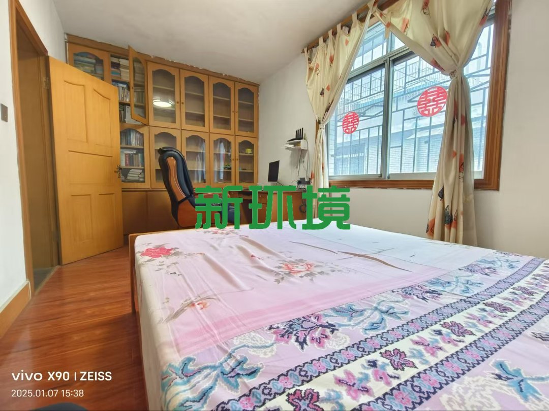 广茂园一期  4室2厅3卫   89.80万客厅