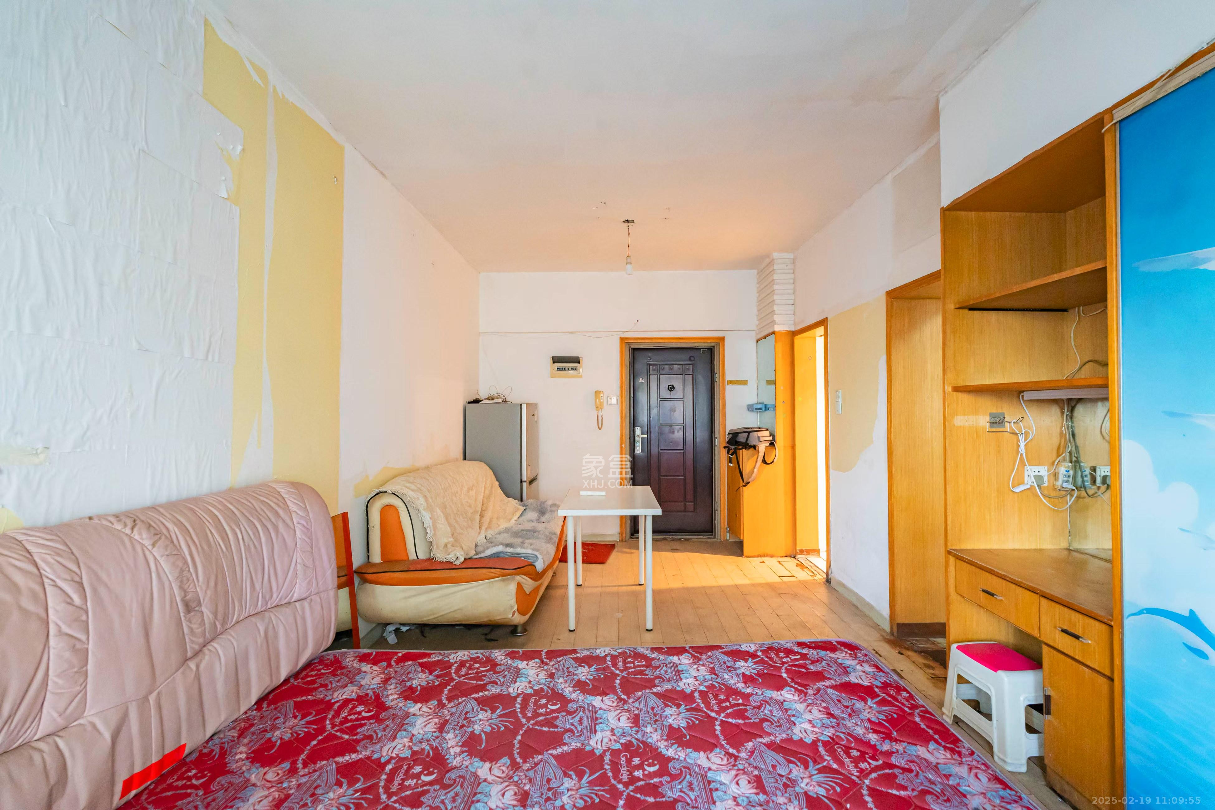 伍家岭生活广场  1室1厅1卫    1400.0元/月 伍家岭生活广场  1室1厅1卫    1400.0元/月室内图