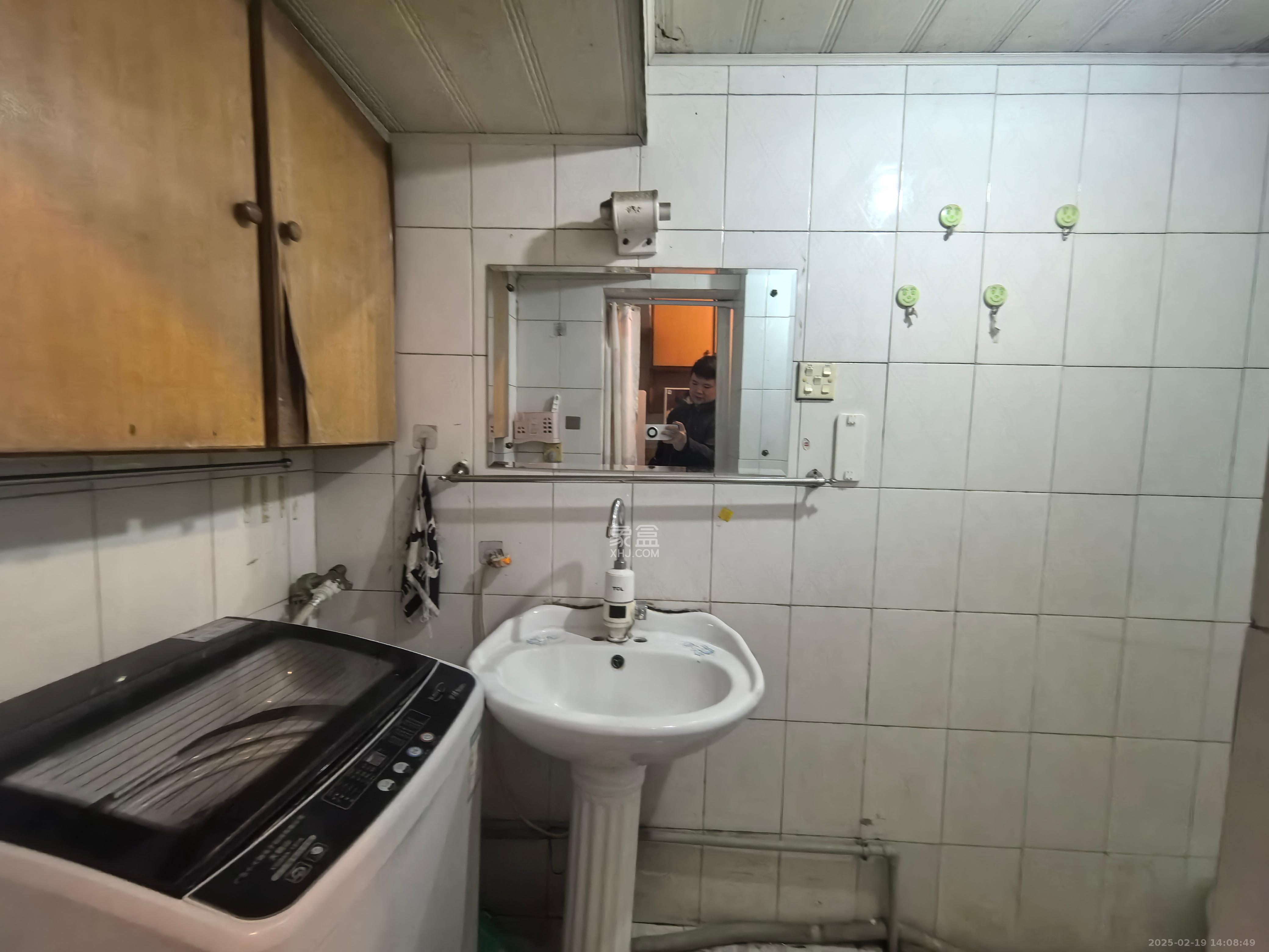 路桥宿舍 2室1厅1卫 1300.0元/月 路桥宿舍 2室1厅1卫 1300.0元/月室内图