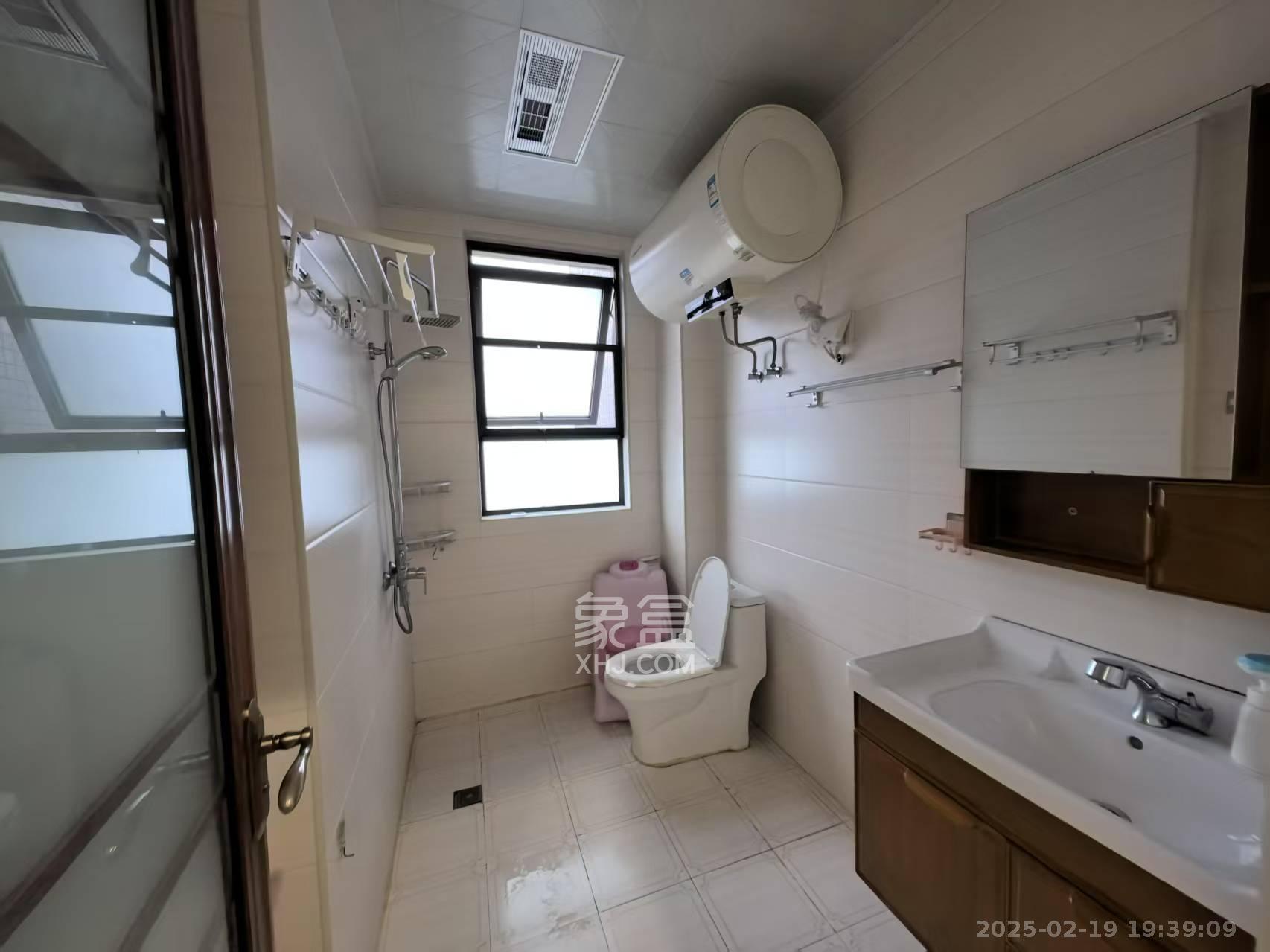 东方名苑臻锦园 3室2厅2卫 2800.0元/月 东方名苑臻锦园 3室2厅2卫 2800.0元/月室内图