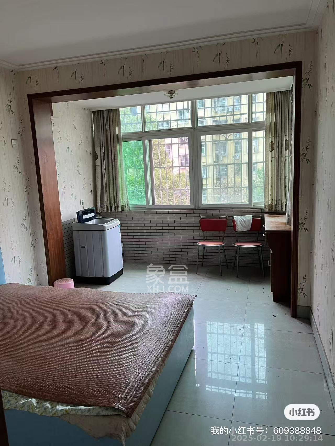 桔园小区1-8片 1室2厅1卫 1800.0元/月 桔园小区1-8片 1室2厅1卫 1800.0元/月室内图