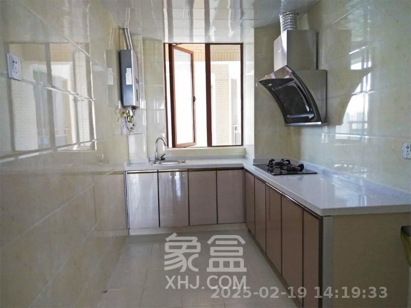 万里时代  4室2厅2卫   2800.00元/月室内图