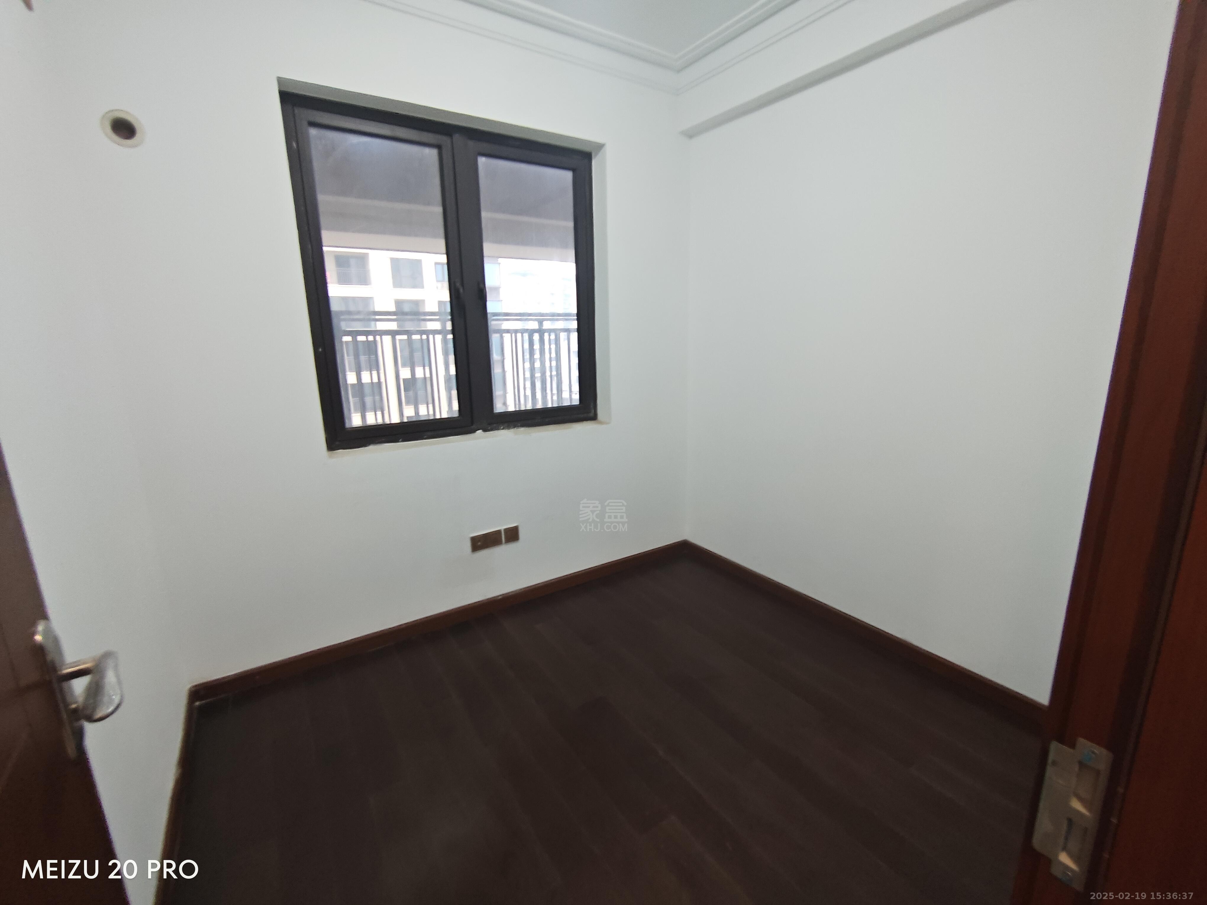 城际空间站 4室2厅2卫 2500.0元/月 城际空间站 4室2厅2卫 2500.0元/月室内图