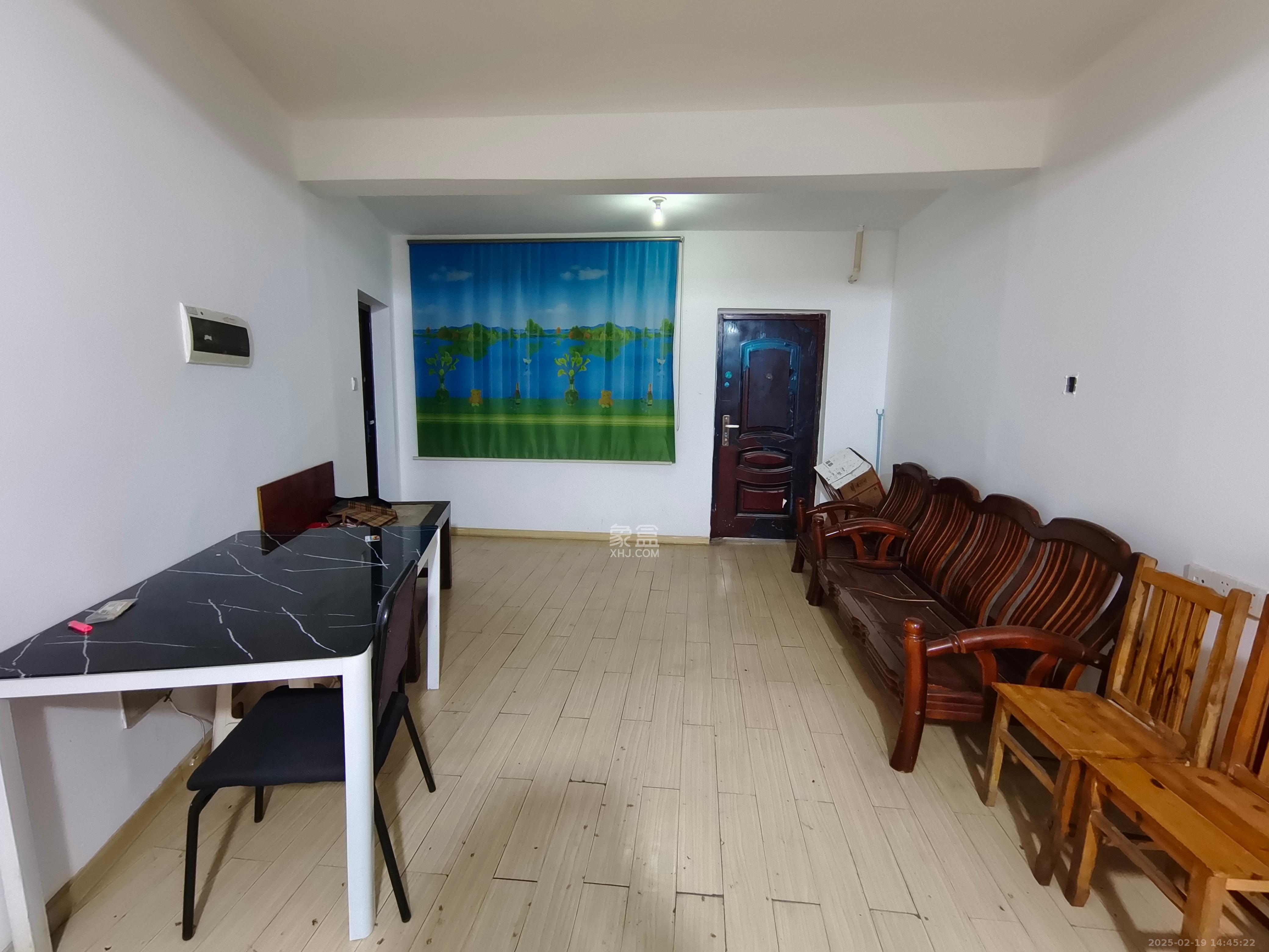 爵士湘 3室2厅2卫 2000.0元/月 爵士湘 3室2厅2卫 2000.0元/月室内图