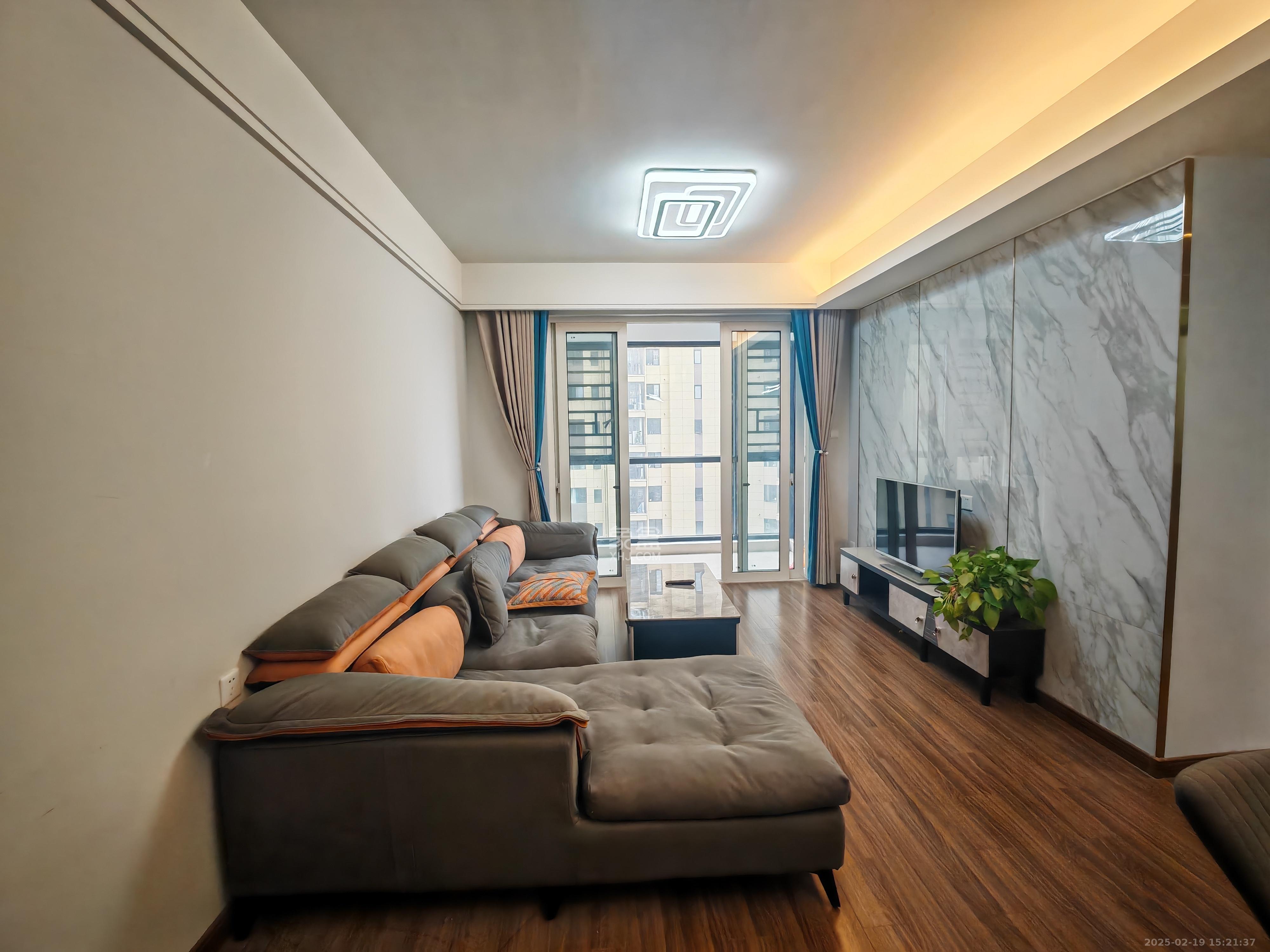 保利香槟国际  3室2厅2卫   2200.00元/月 保利香槟国际  3室2厅2卫   2200.00元/月室内图