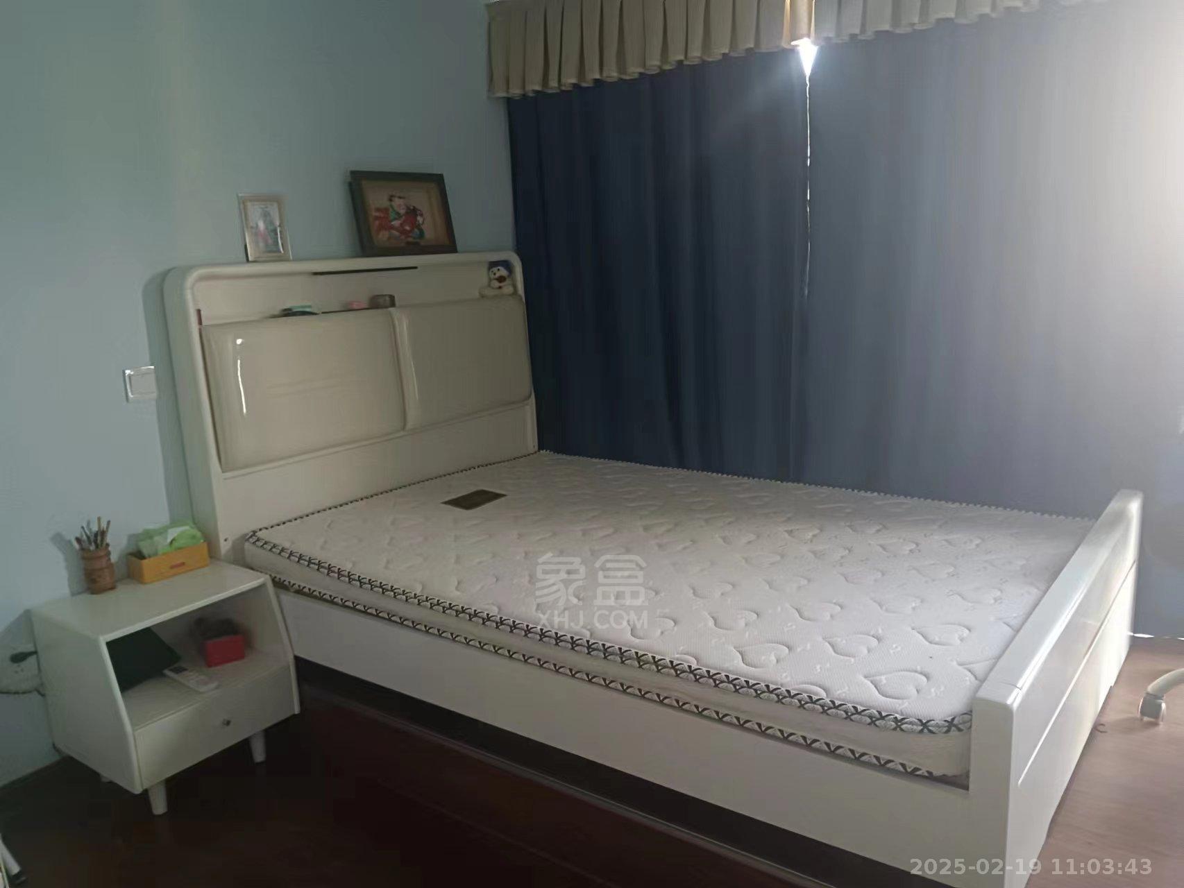 美的城一期  3室2厅2卫   2300.00元/月室内图