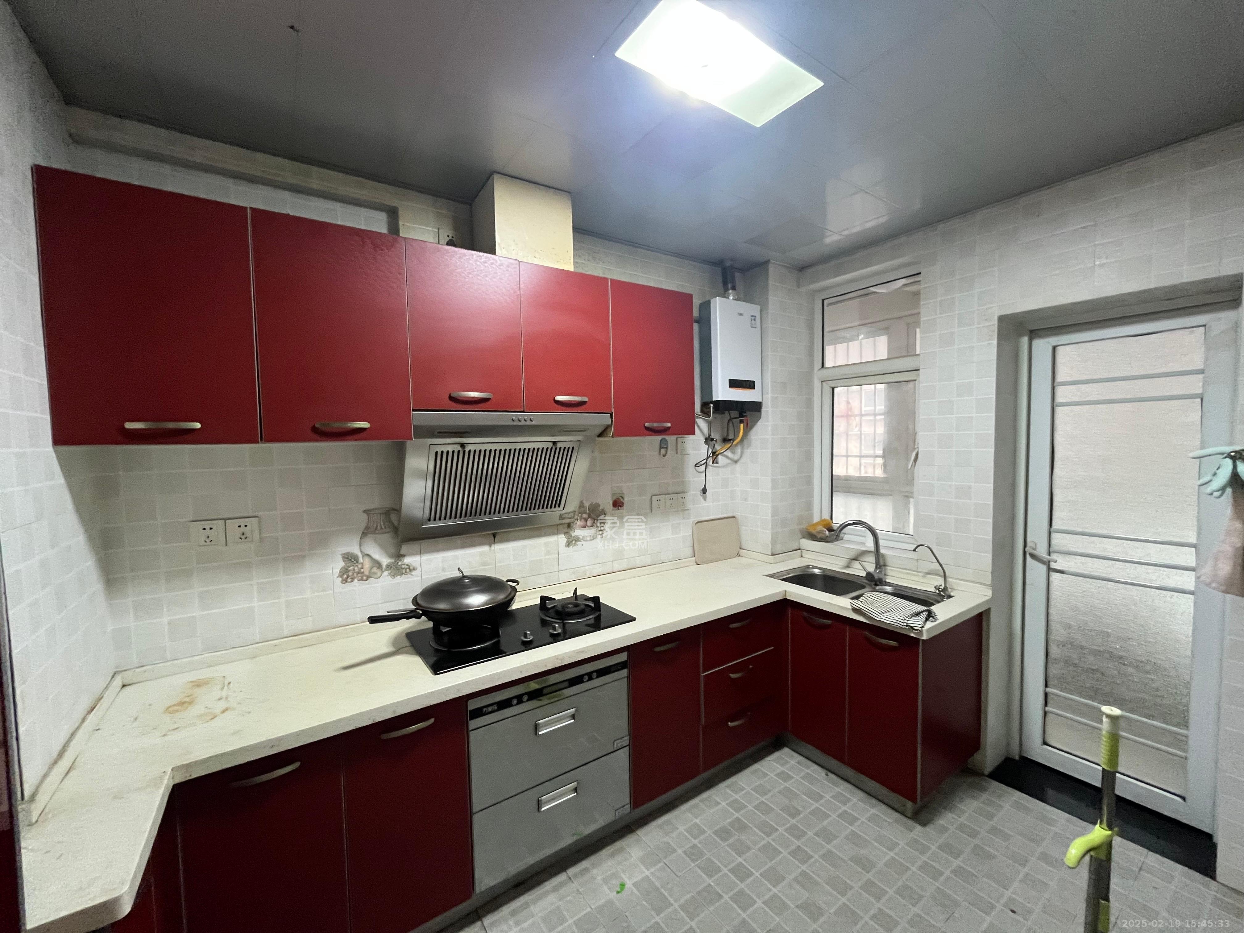 香河公寓 3室2厅2卫 2600.0元/月 香河公寓 3室2厅2卫 2600.0元/月室内图