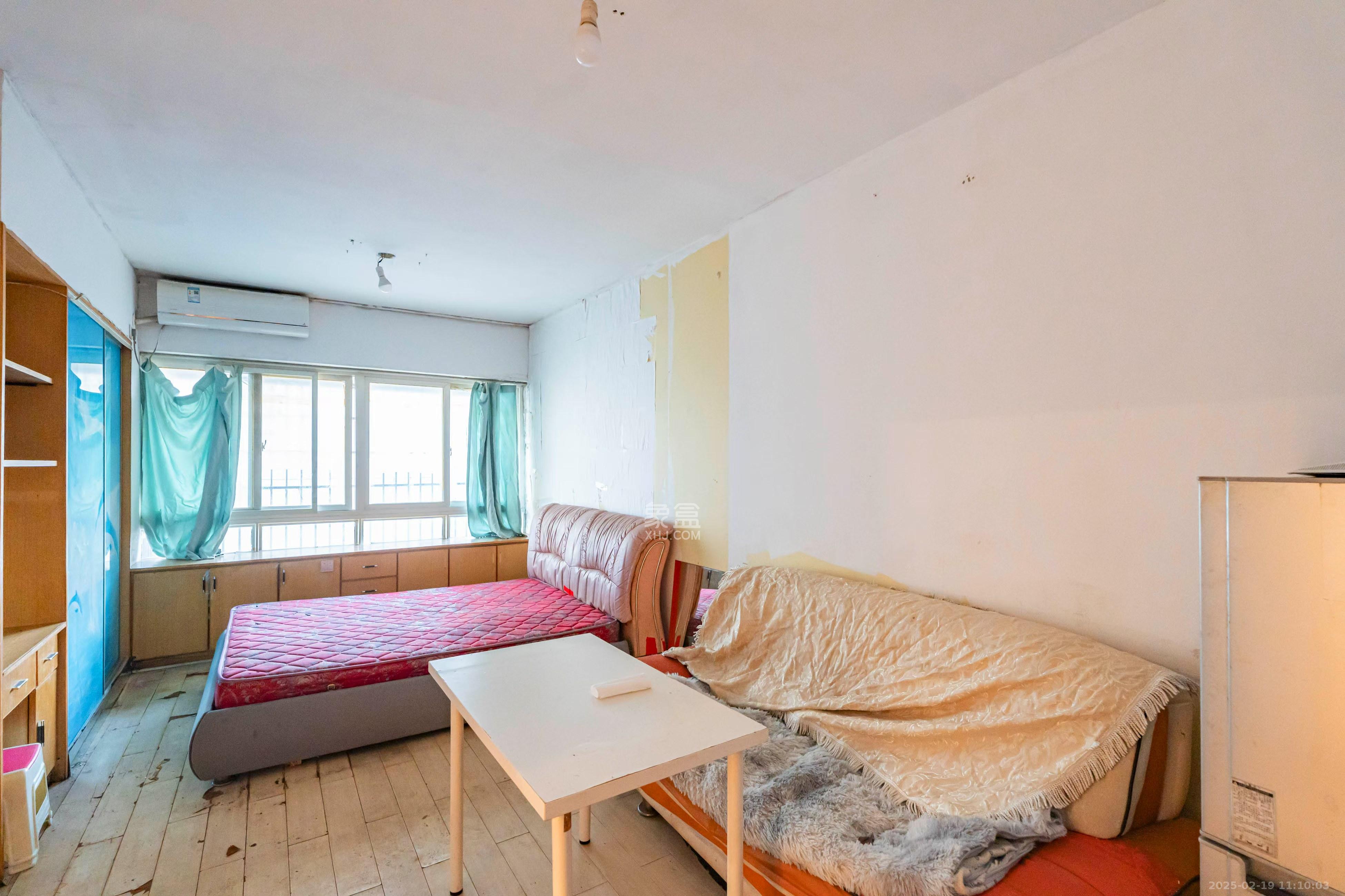 伍家岭生活广场  1室1厅1卫    1400.0元/月 伍家岭生活广场  1室1厅1卫    1400.0元/月室内图