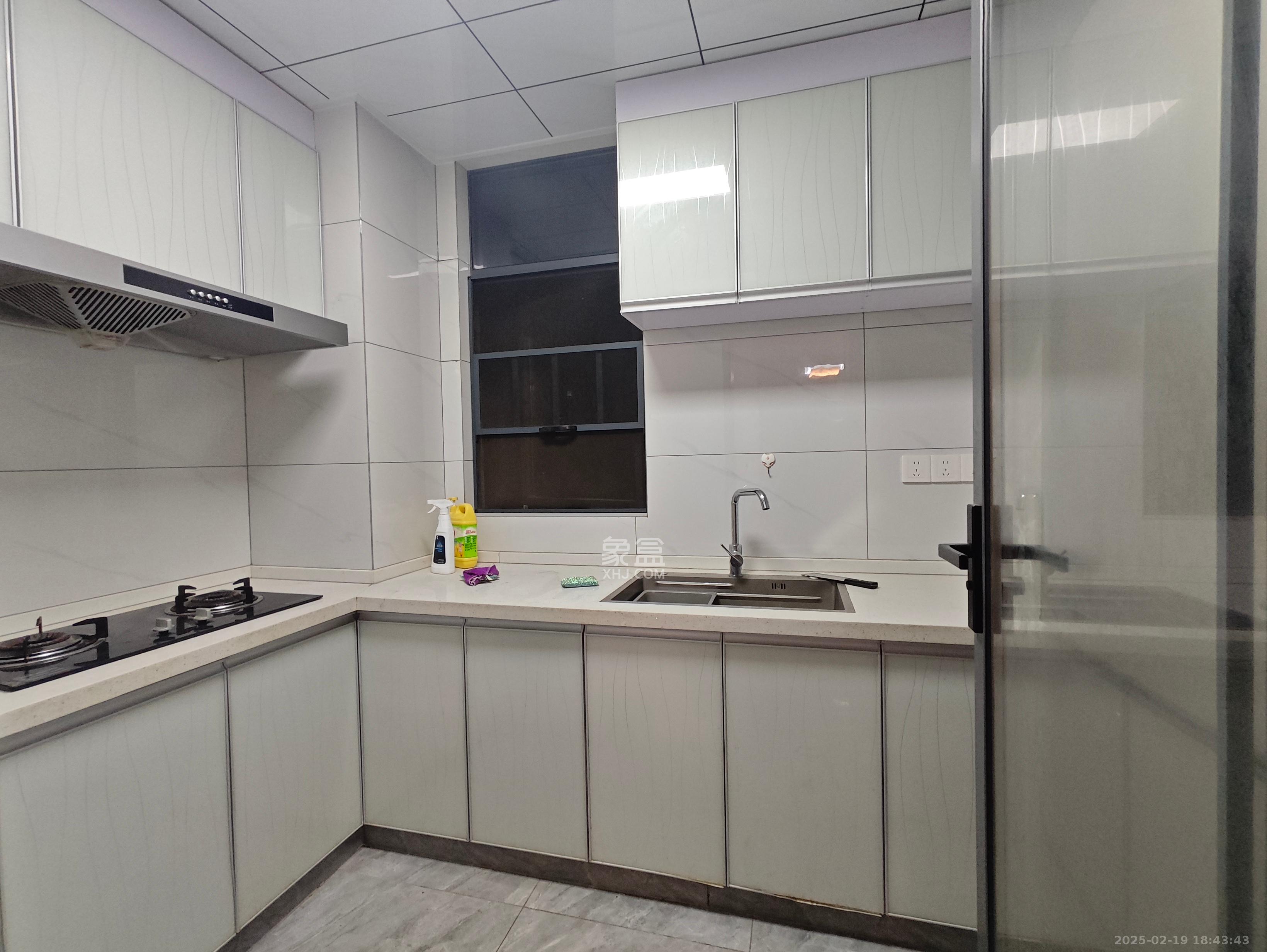 桃花嘉园 3室2厅2卫 2400.0元/月 桃花嘉园 3室2厅2卫 2400.0元/月室内图