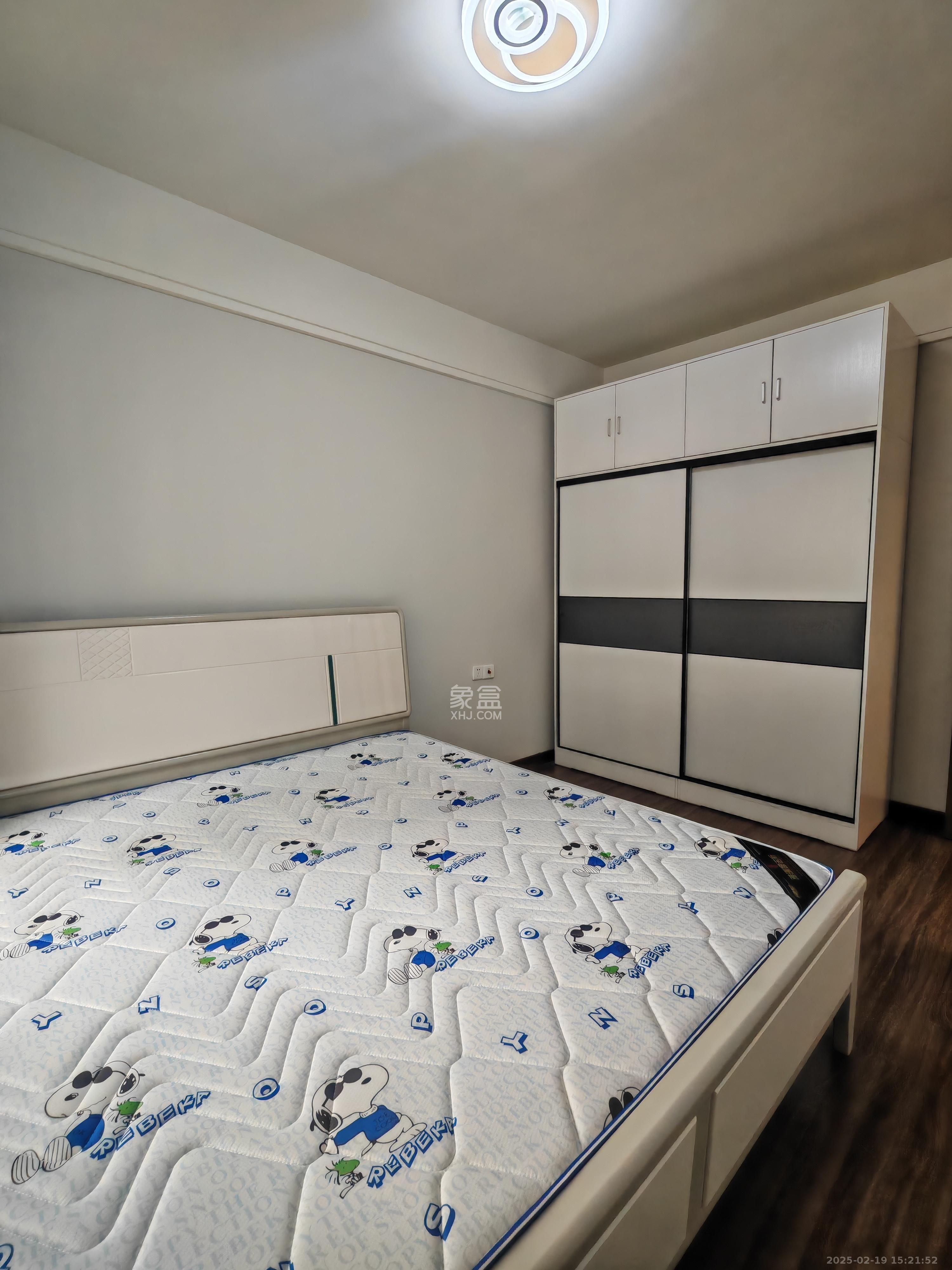 保利香槟国际  3室2厅2卫   2200.00元/月 保利香槟国际  3室2厅2卫   2200.00元/月室内图