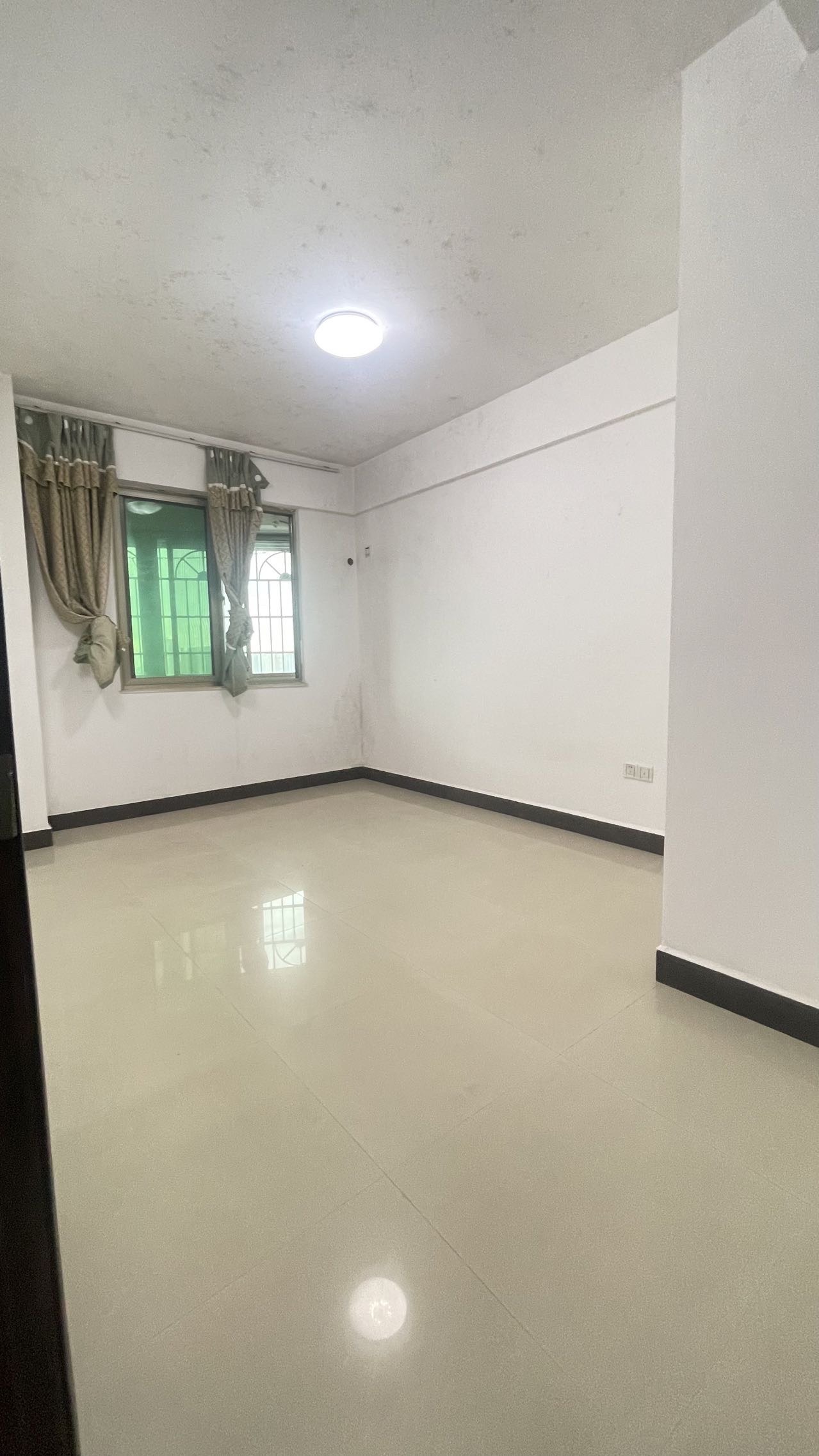 荣静大厦 3室2厅1卫 80.0万 荣静大厦 3室2厅1卫 80.0万客厅