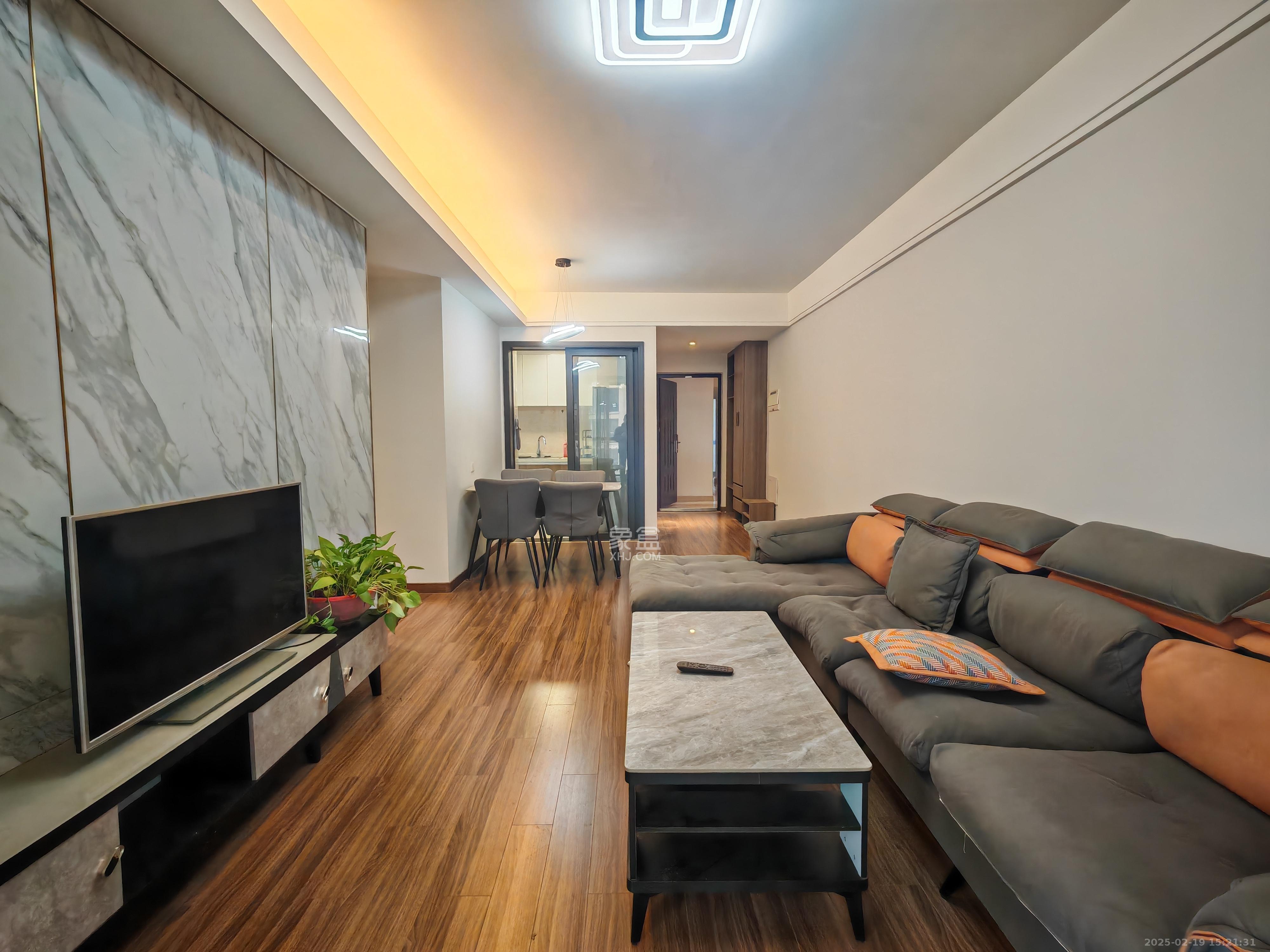 保利香槟国际  3室2厅2卫   2200.00元/月 保利香槟国际  3室2厅2卫   2200.00元/月室内图