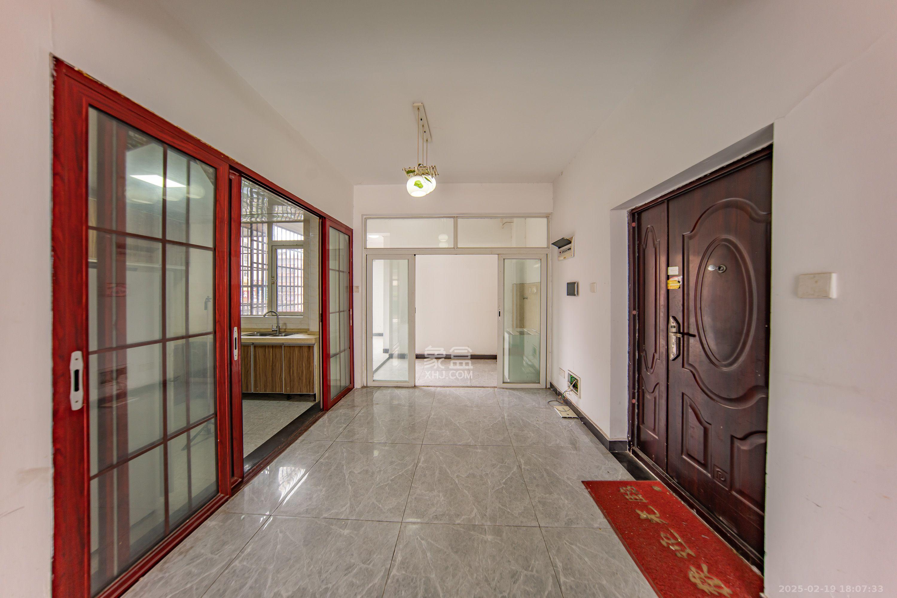 金鼎公园尚  3室2厅2卫    2200.0元/月 金鼎公园尚  3室2厅2卫    2200.0元/月室内图