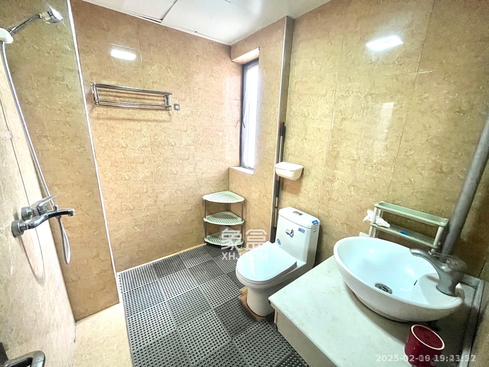 上海城小区 3室2厅2卫 2100.0元/月 上海城小区 3室2厅2卫 2100.0元/月室内图