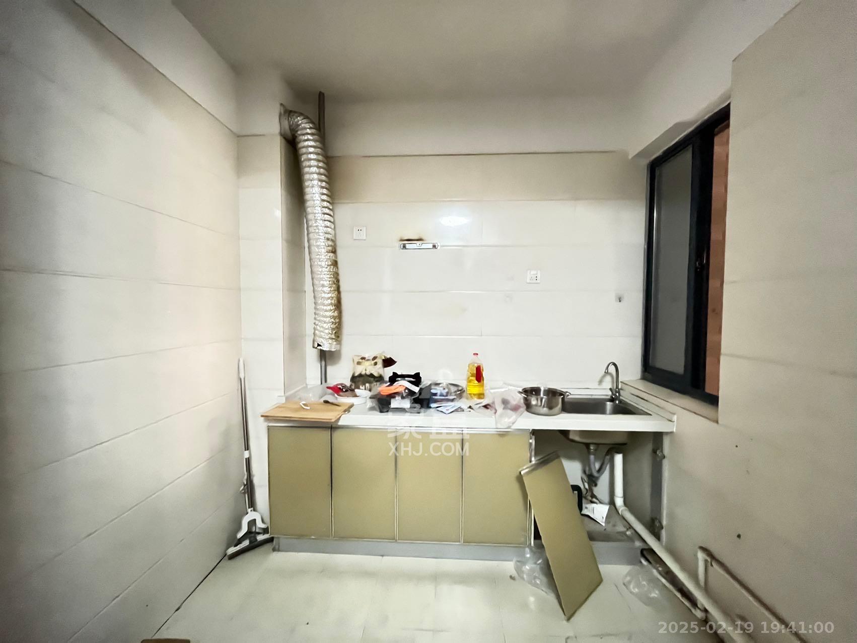 中南红领邦(红星嘉和苑) 4室1厅1卫 2200.0元/月 中南红领邦(红星嘉和苑) 4室1厅1卫 2200.0元/月室内图