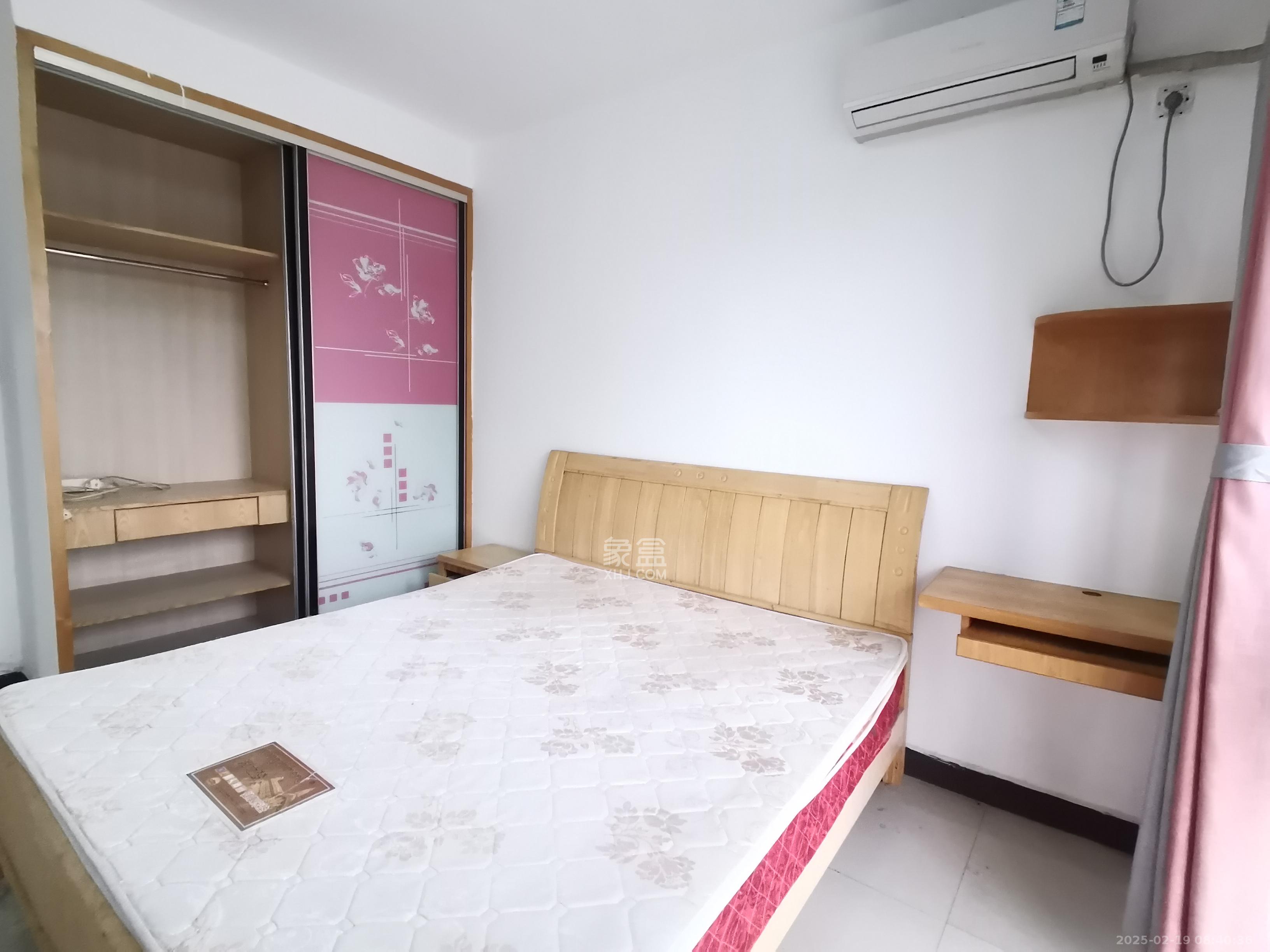 华天LOHO小镇  2室2厅1卫    1200.0元/月 华天LOHO小镇  2室2厅1卫    1200.0元/月室内图