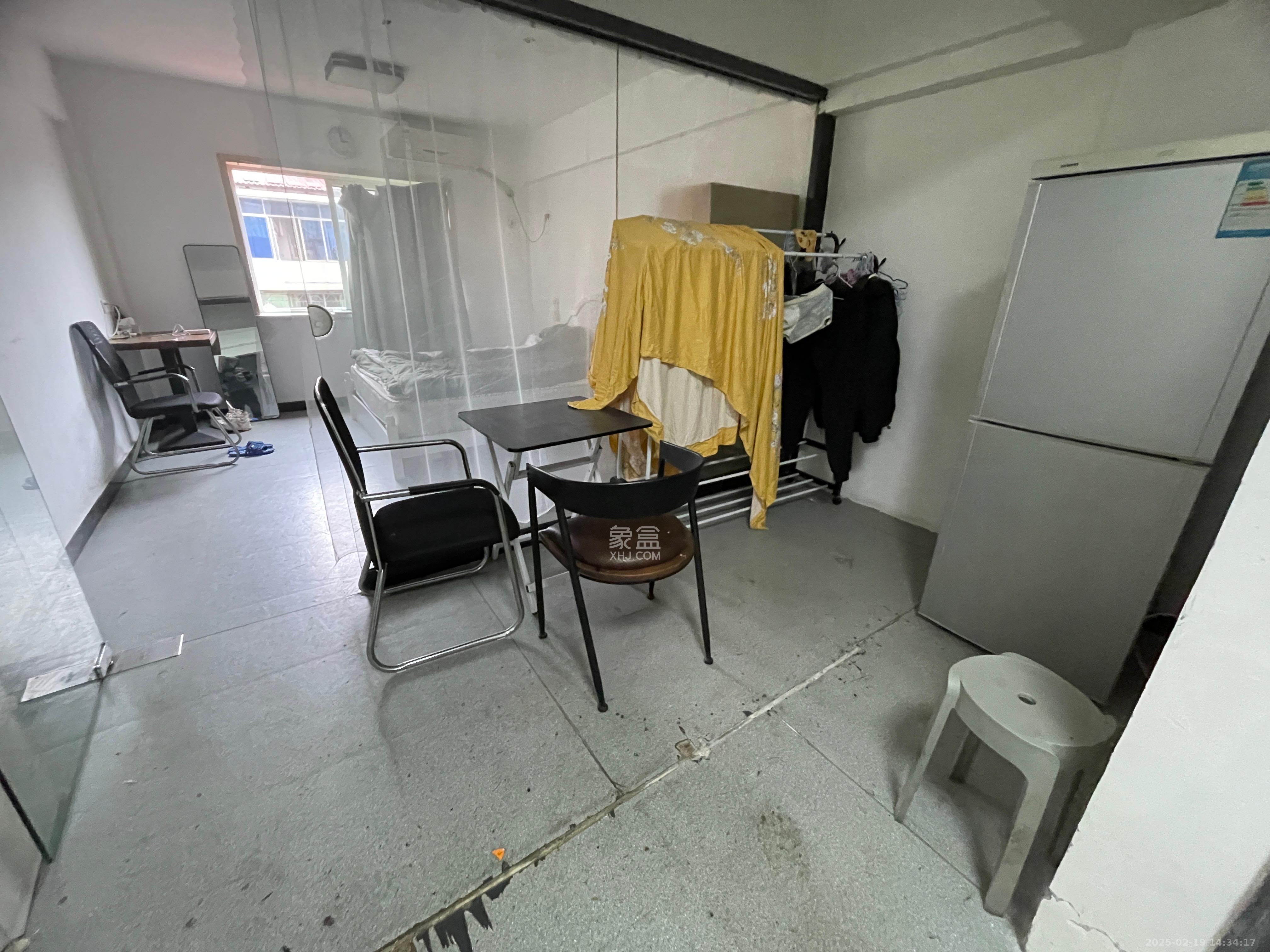 金港湾 1室1厅1卫 1300.0元/月 金港湾 1室1厅1卫 1300.0元/月室内图