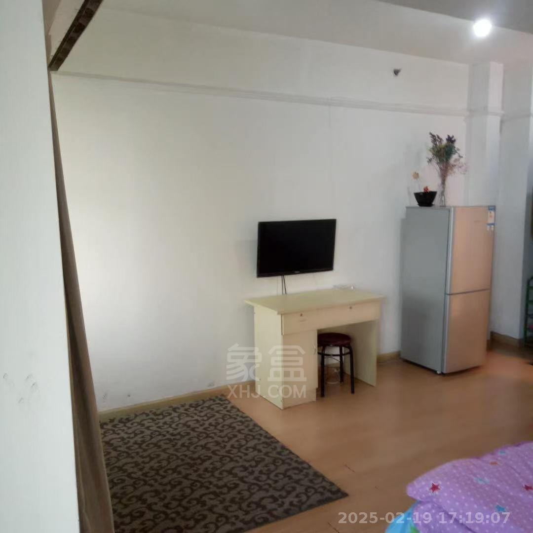 福鑫大厦 1室1厅1卫 1000.0元/月 福鑫大厦 1室1厅1卫 1000.0元/月室内图