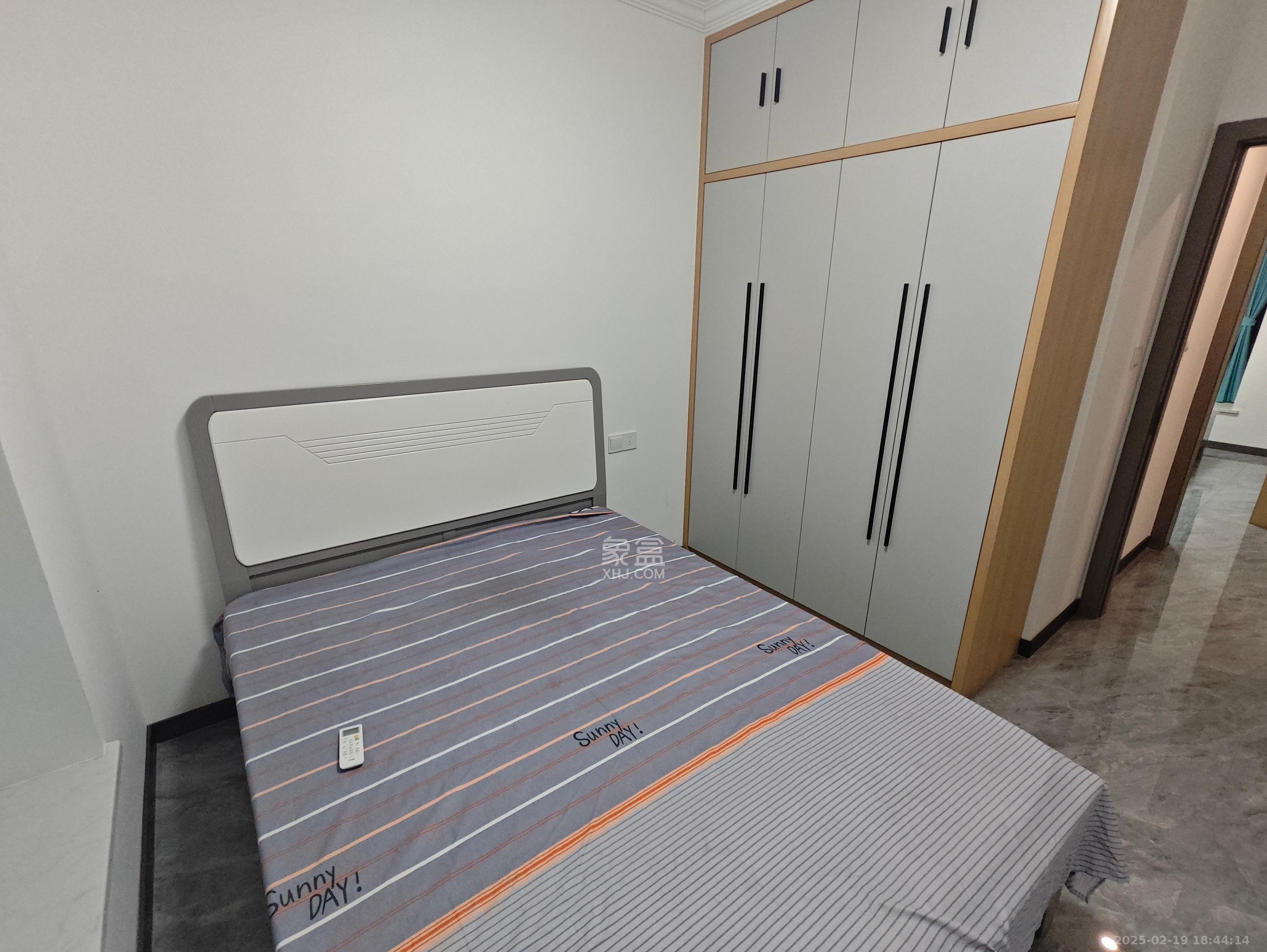 桃花嘉园 3室2厅2卫 2400.0元/月 桃花嘉园 3室2厅2卫 2400.0元/月室内图