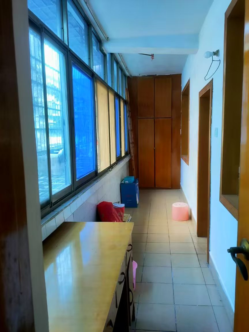 三中(校内)家属院 3室2厅2卫 93.8万 三中(校内)家属院 3室2厅2卫 93.8万客厅