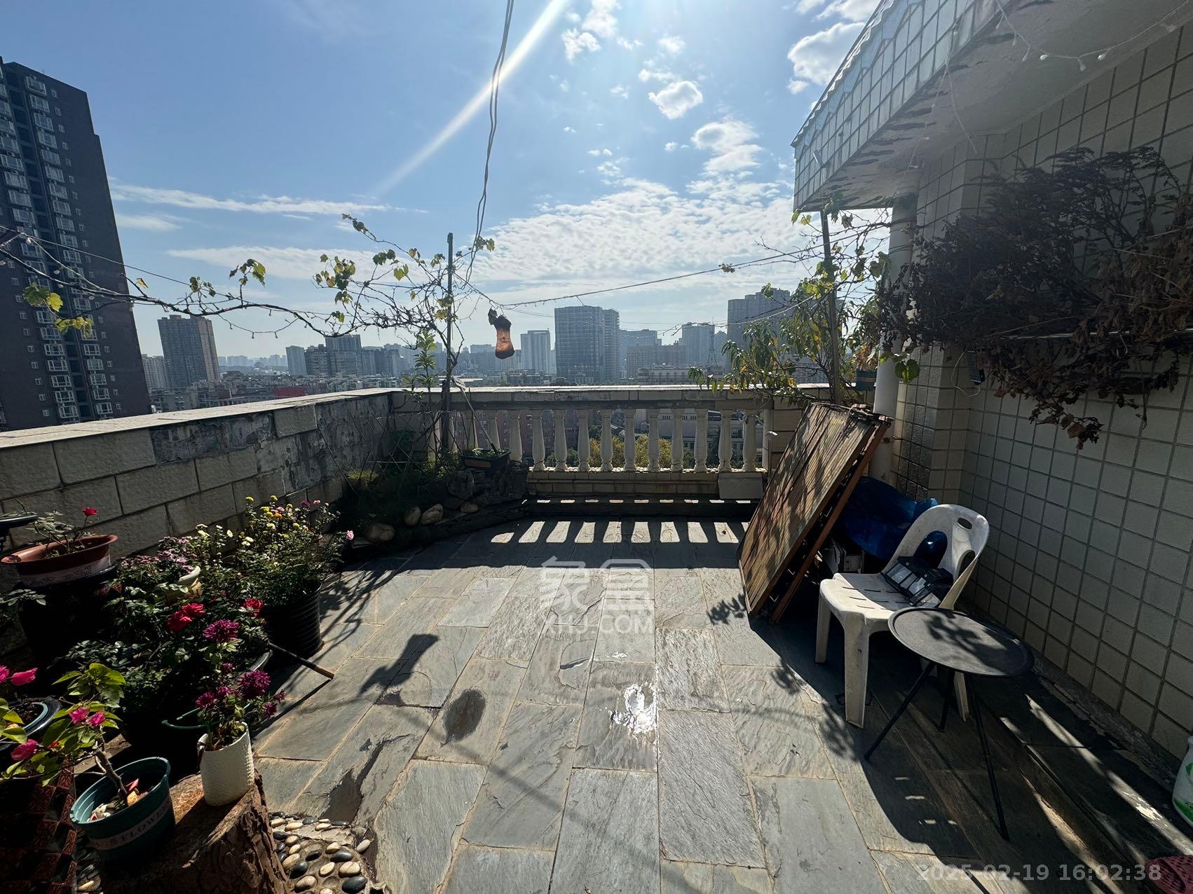 鑫宇翠庭  4室2厅1卫    3200.0元/月 鑫宇翠庭  4室2厅1卫    3200.0元/月室内图1