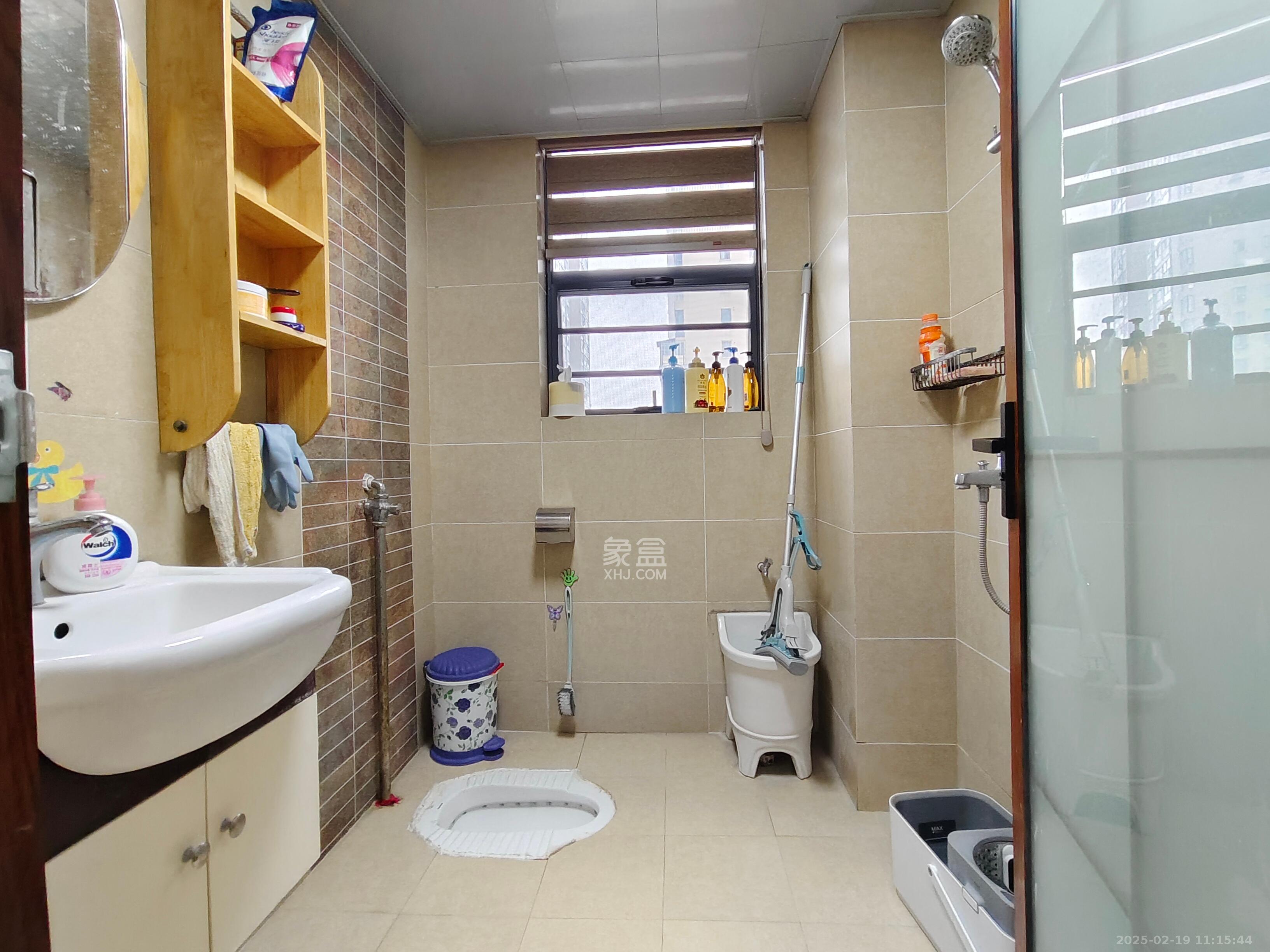 银港水晶城  4室2厅2卫   2900.00元/月室内图