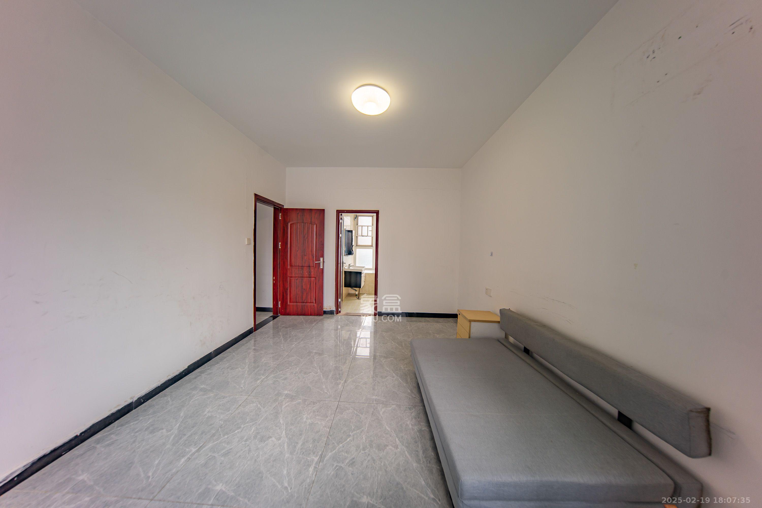 金鼎公园尚  3室2厅2卫    2200.0元/月 金鼎公园尚  3室2厅2卫    2200.0元/月室内图