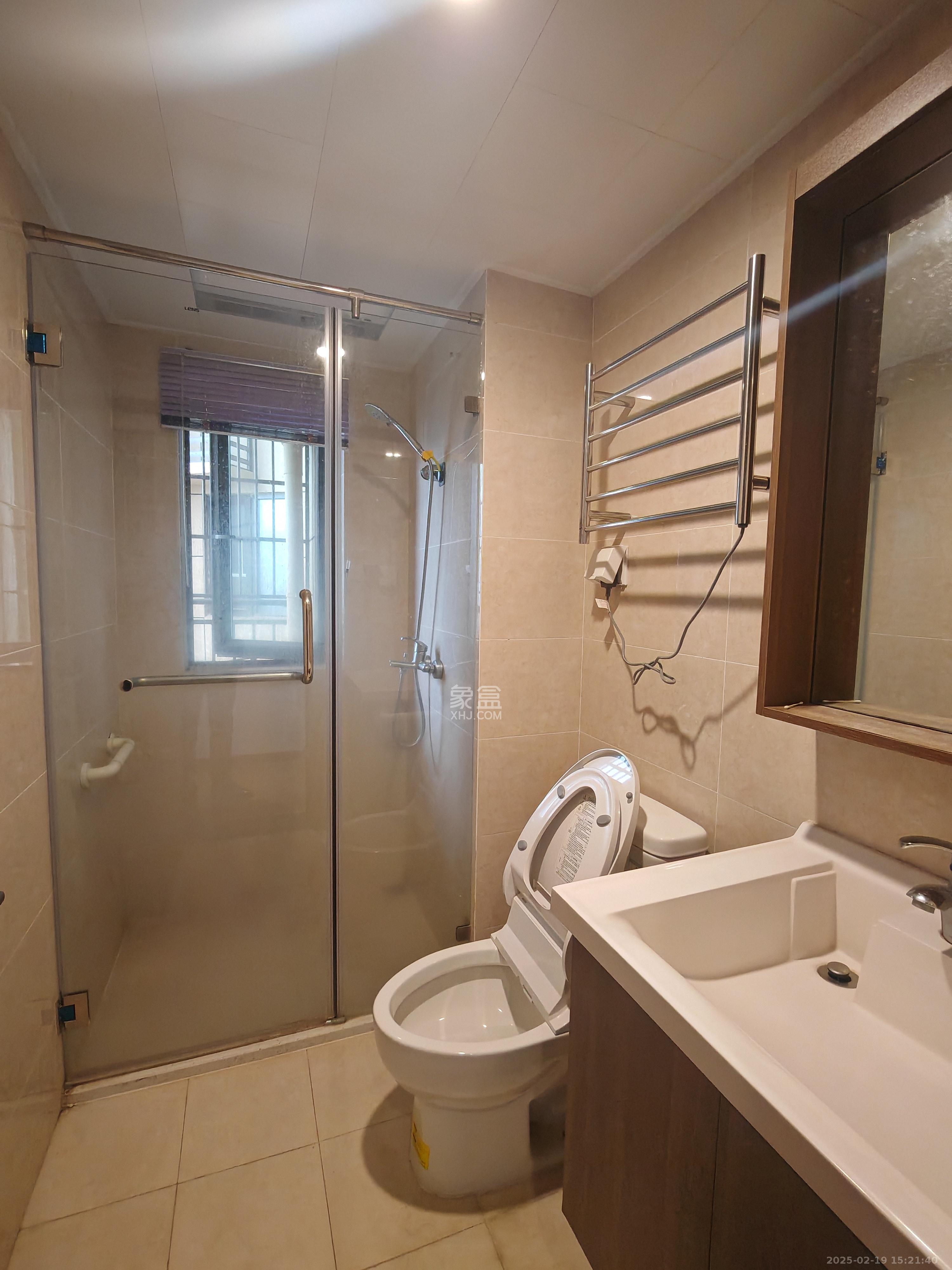 保利香槟国际  3室2厅2卫   2200.00元/月 保利香槟国际  3室2厅2卫   2200.00元/月室内图