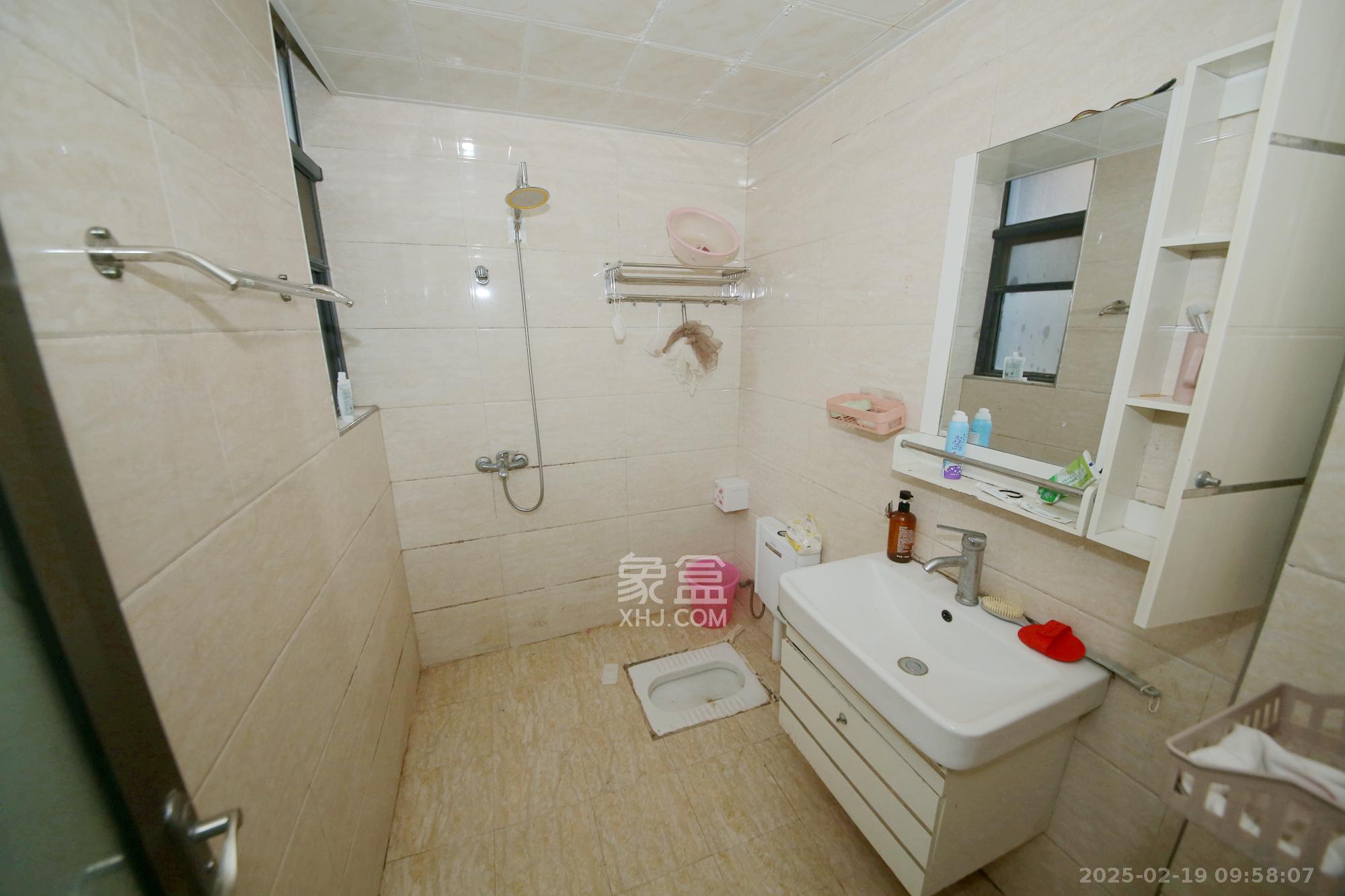 新华都万家城 3室2厅2卫 2500.0元/月 新华都万家城 3室2厅2卫 2500.0元/月室内图