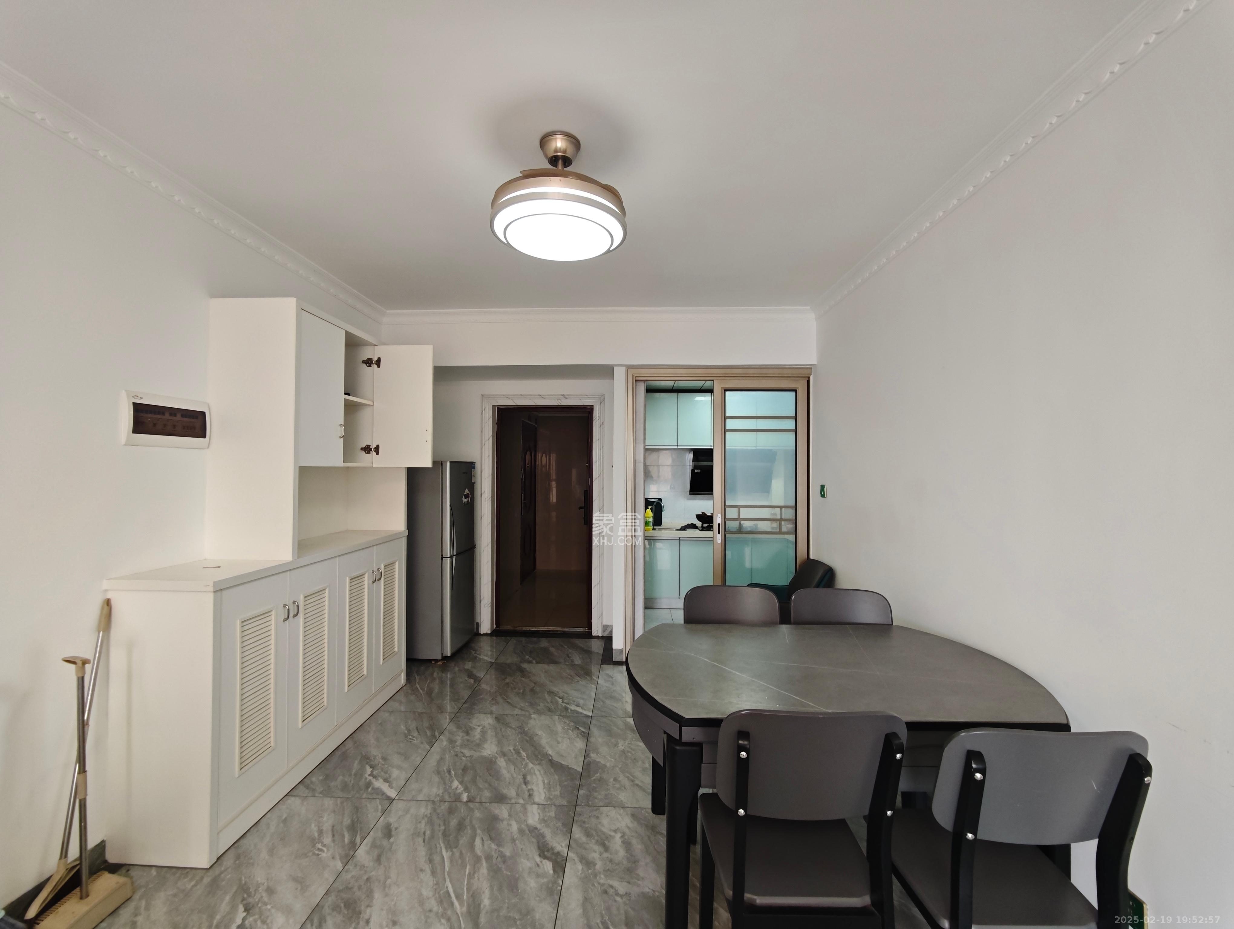 时代港湾 3室2厅2卫 2400.0元/月 时代港湾 3室2厅2卫 2400.0元/月室内图