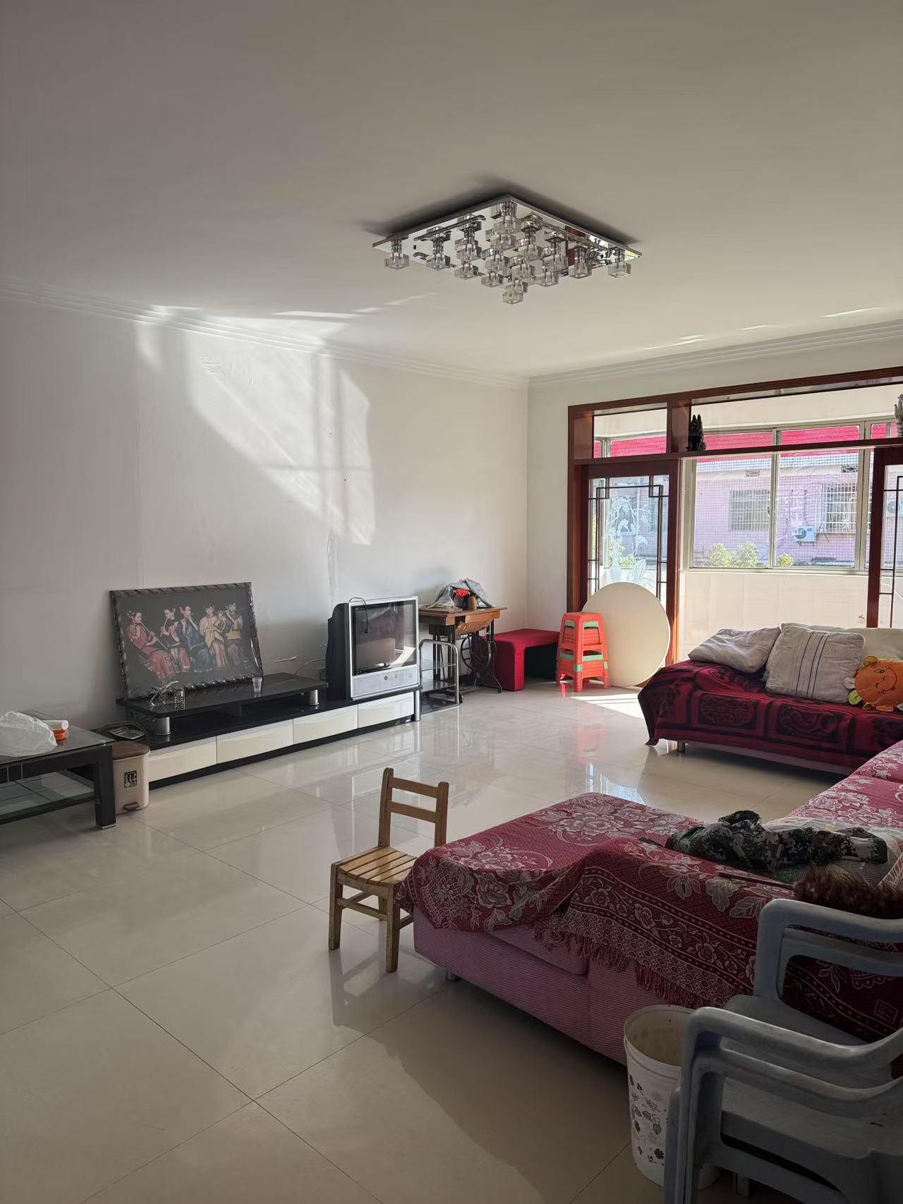 石化苑小区 4室2厅2卫 45.8万 石化苑小区 4室2厅2卫 45.8万客厅